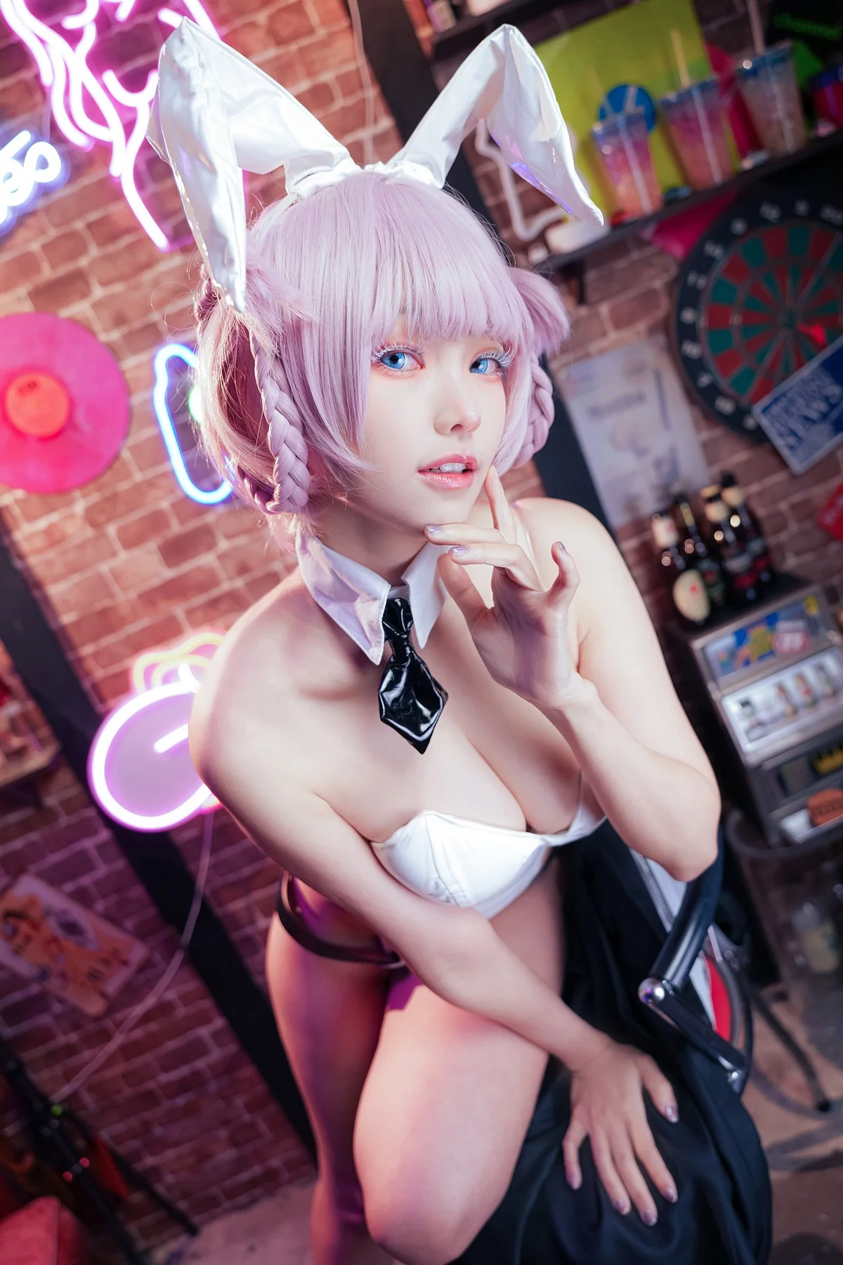 Coser妹子Ely_eee-Nazuna主题性感皮质内衣+白色高叉连体衣惹火诱惑写真40P