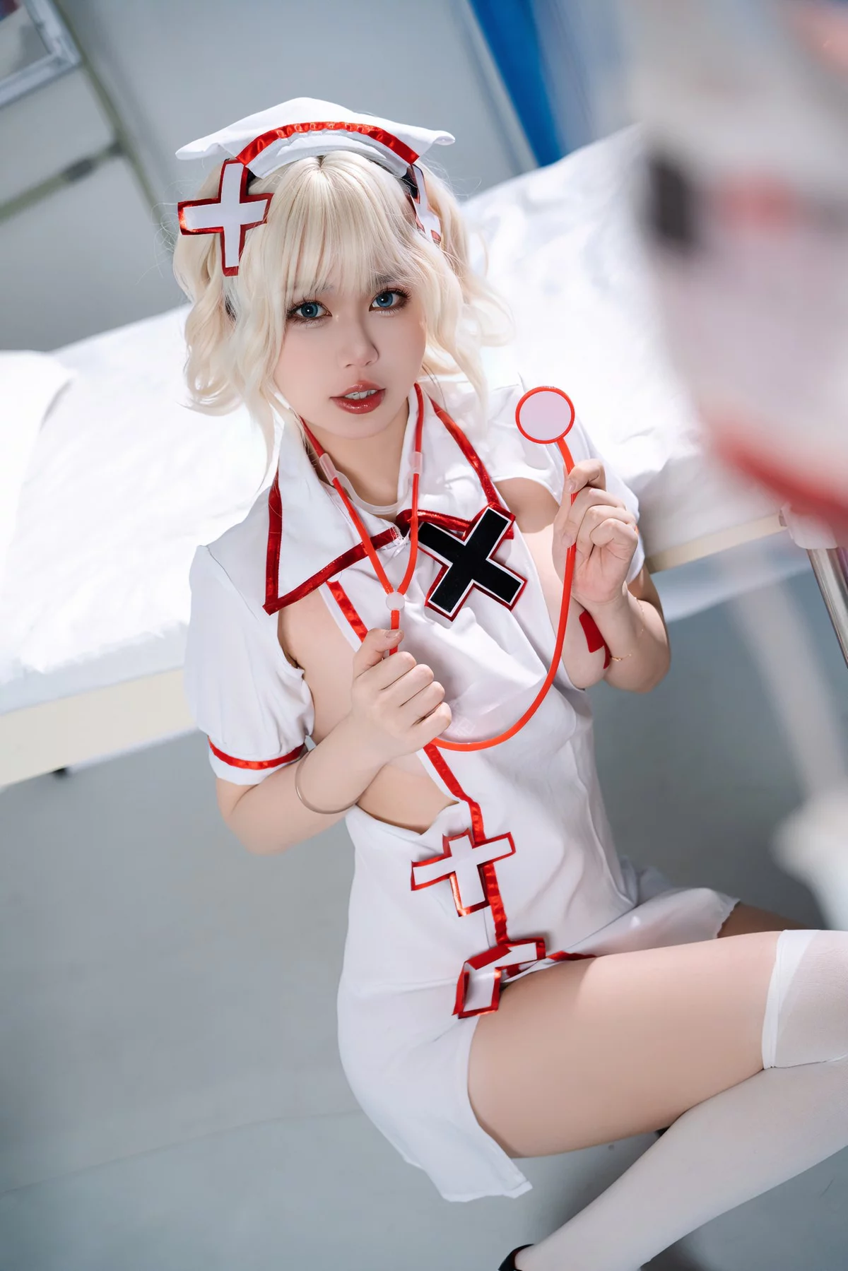 动漫博主Tina很妖孽呀白色护士妹妹主题性感情趣护士装露豪乳胶带遮点诱惑写真41P