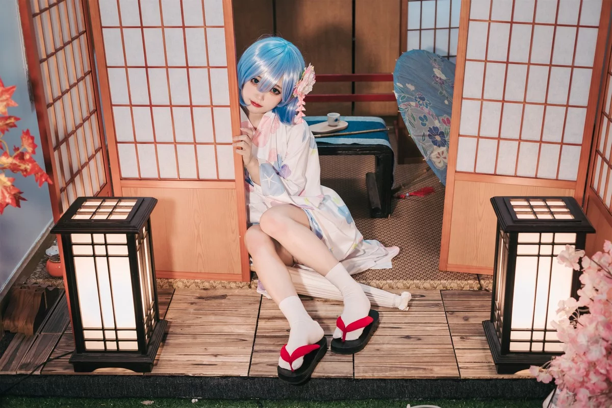 Coser美女神沢永莉蕾姆和风主题私房性感日系和服半脱秀完美身材诱惑写真47P