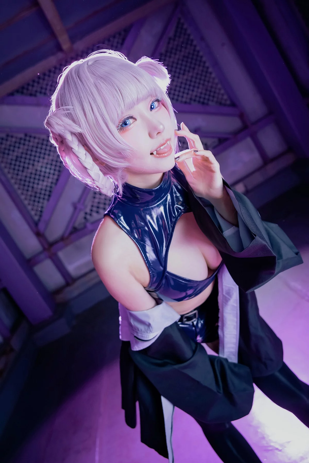 Coser妹子Ely_eee-Nazuna主题性感皮质内衣+白色高叉连体衣惹火诱惑写真40P