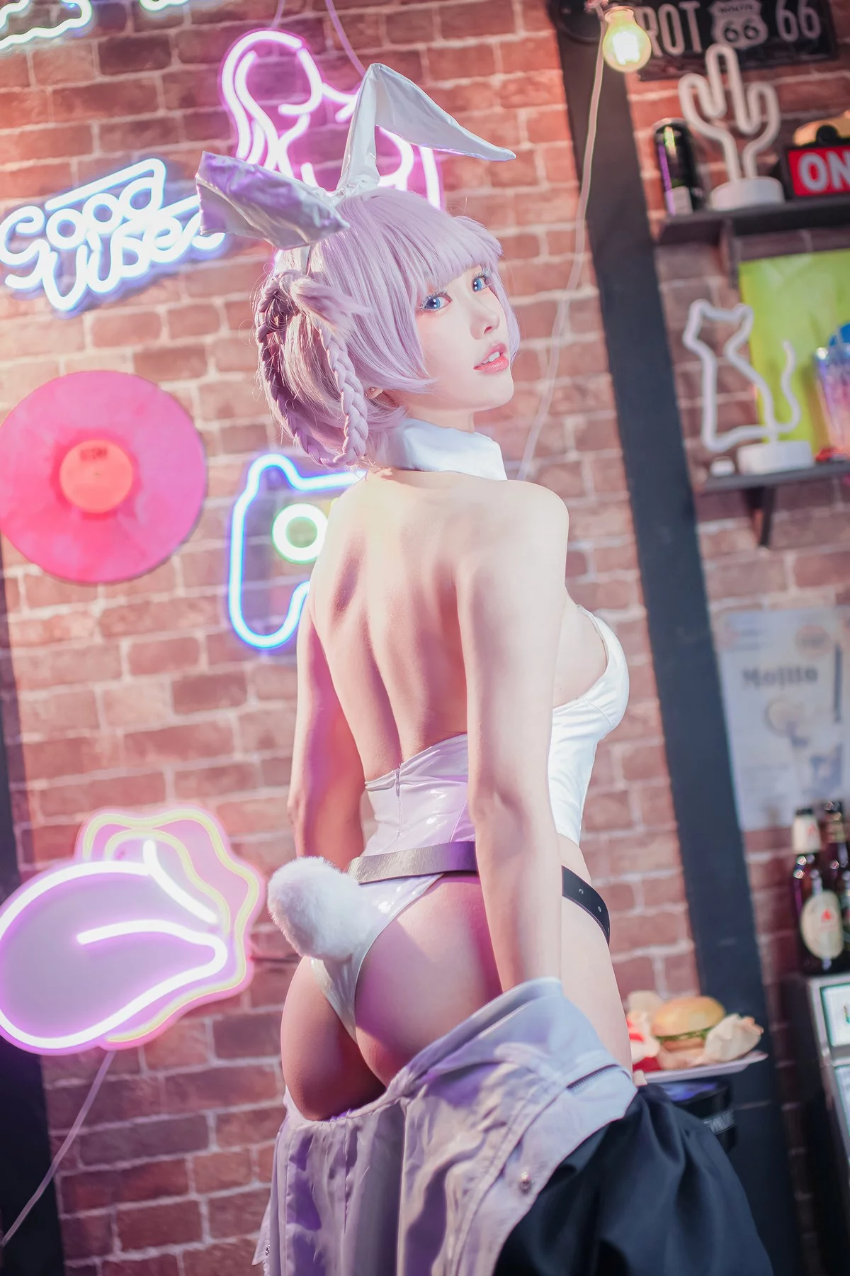 Coser妹子Ely_eee-Nazuna主题性感皮质内衣+白色高叉连体衣惹火诱惑写真40P