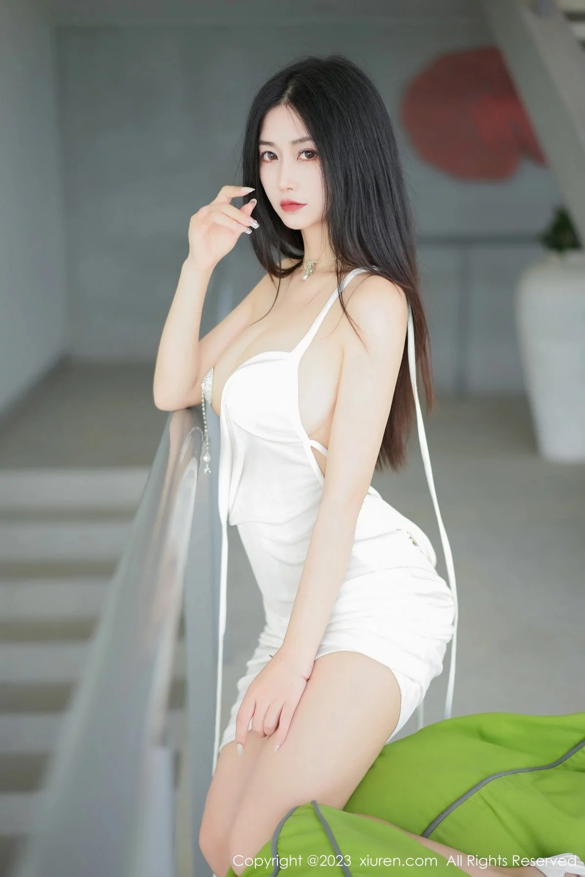 XiuRen第6678期_模特laura阿姣户外泳池大尺度露傲人豪乳血滴子遮点诱惑写真83P