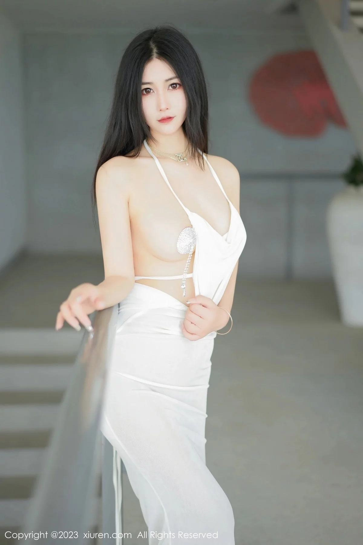 XiuRen第6678期_模特laura阿姣户外泳池大尺度露傲人豪乳血滴子遮点诱惑写真83P