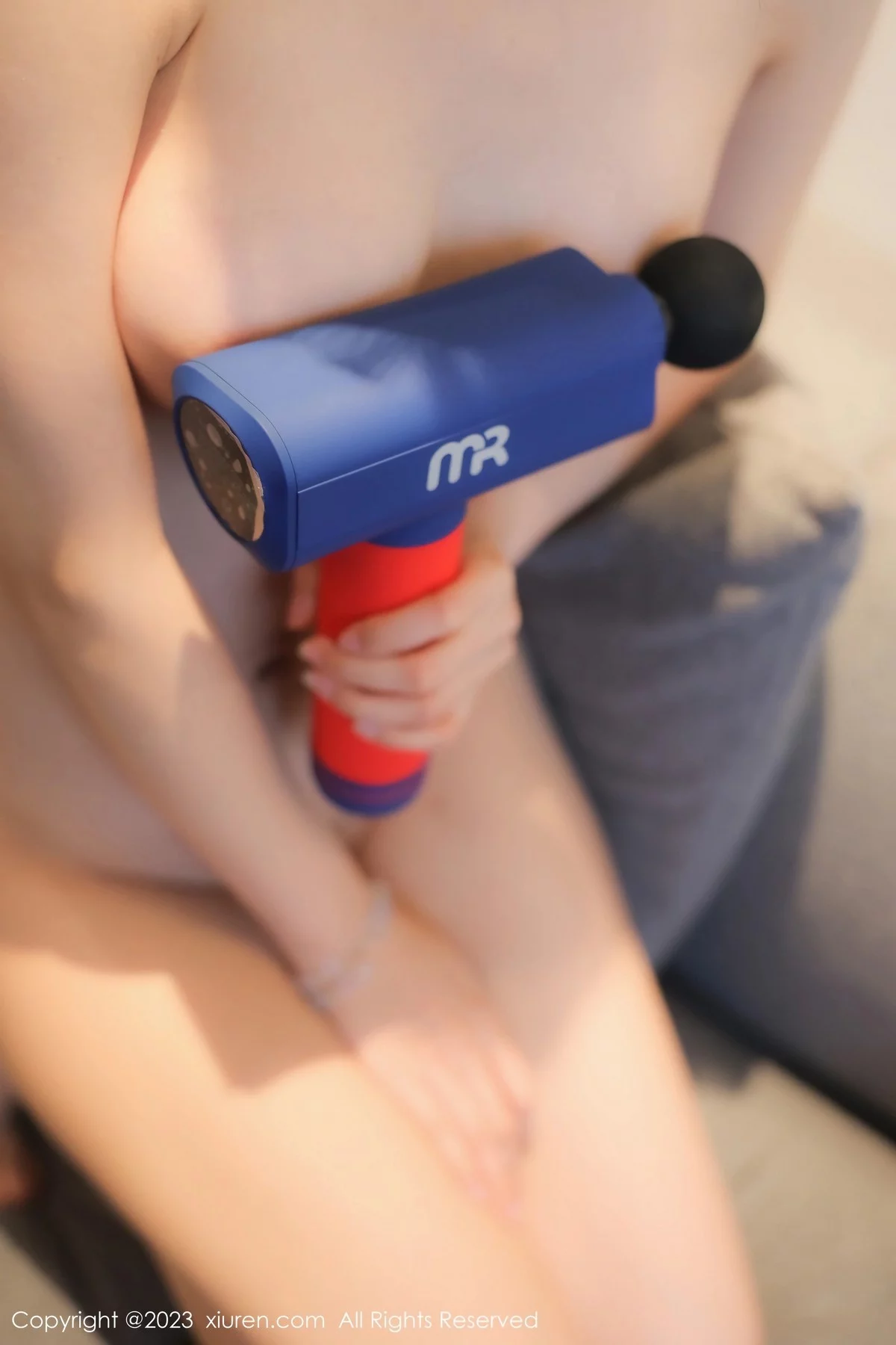 XiuRen第6683期_模特幼幼健身房场景性感浅色运动服饰秀完美身材迷人诱惑写真99P