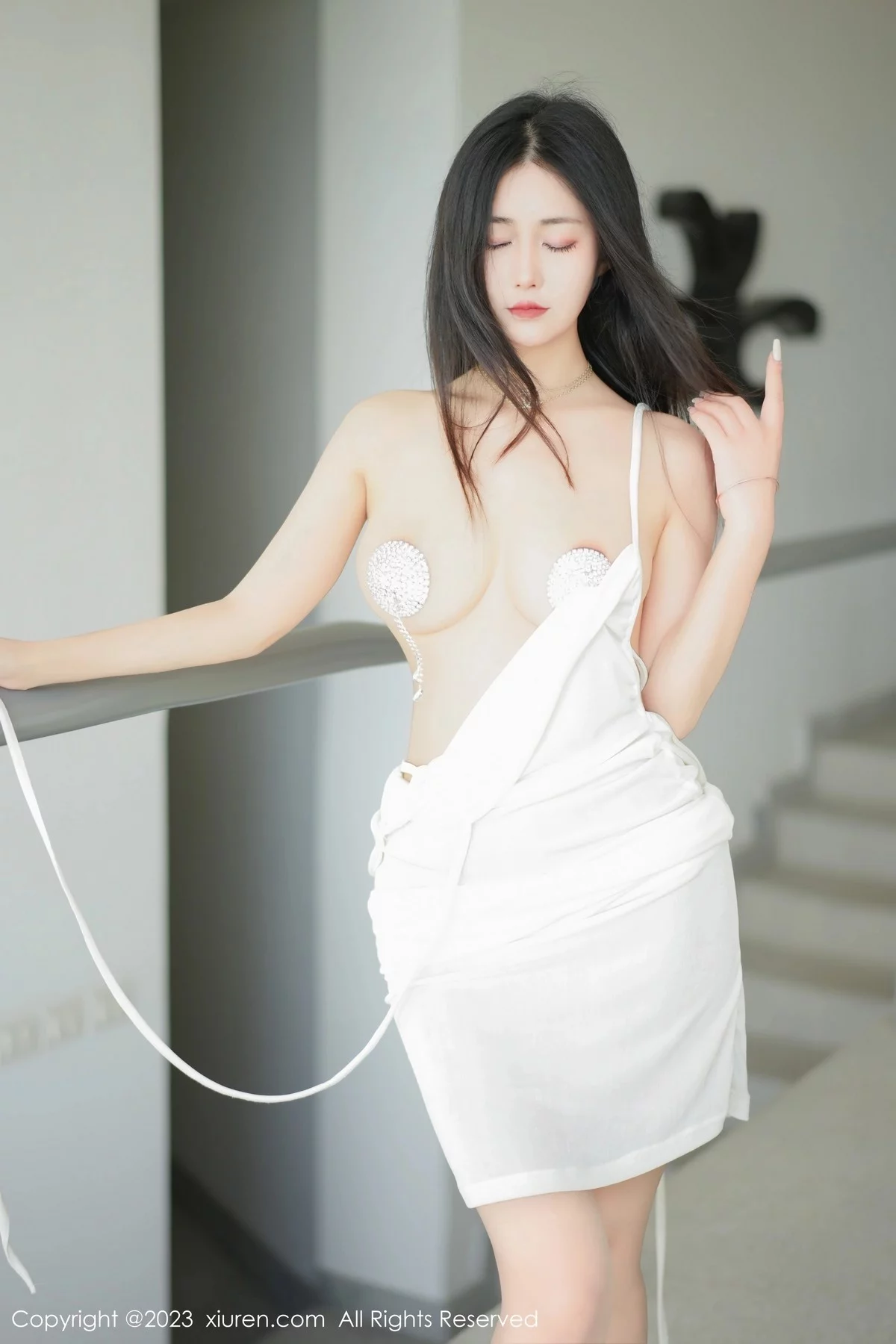 XiuRen第6678期_模特laura阿姣户外泳池大尺度露傲人豪乳血滴子遮点诱惑写真83P