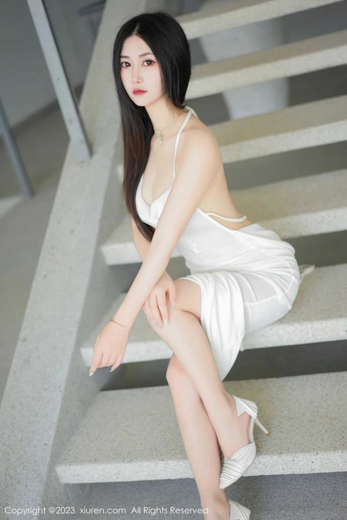 XiuRen第6678期_模特laura阿姣户外泳池大尺度露傲人豪乳血滴子遮点诱惑写真83P