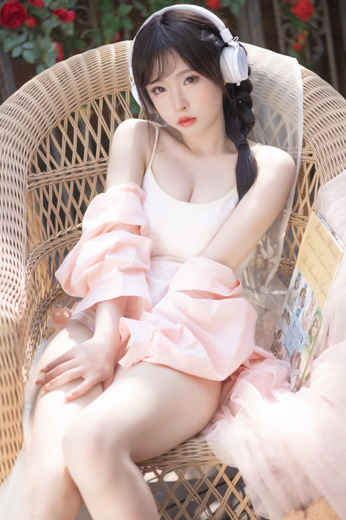 性感尤物清水由乃麻花少女主题性感吊带上衣配牛仔短裤半脱秀完美身材诱惑写真70P