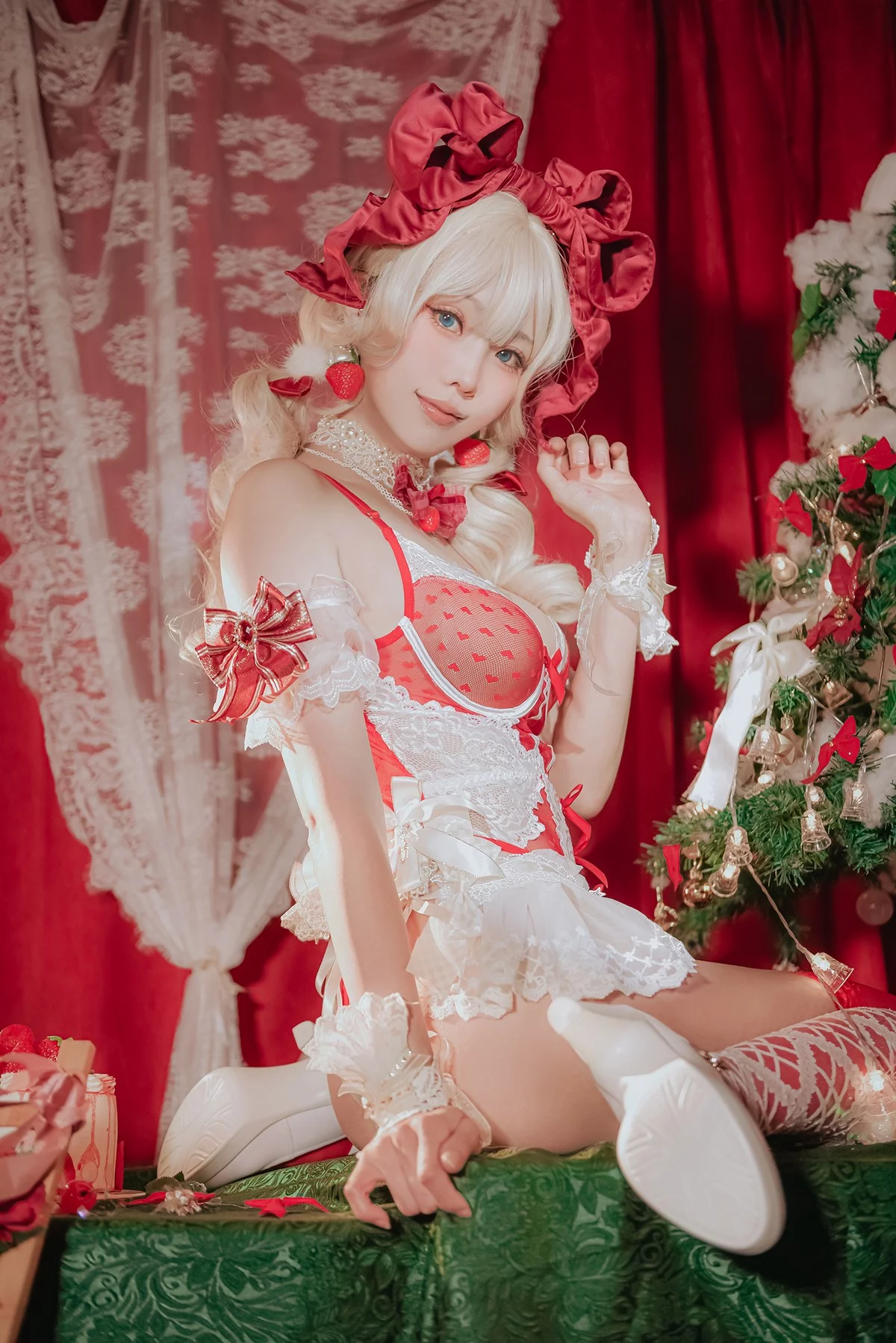 Coser妹子Ely_eee草莓蛋糕少女主题性感圣诞女郎服饰红色连体内衣完美诱惑写真33P