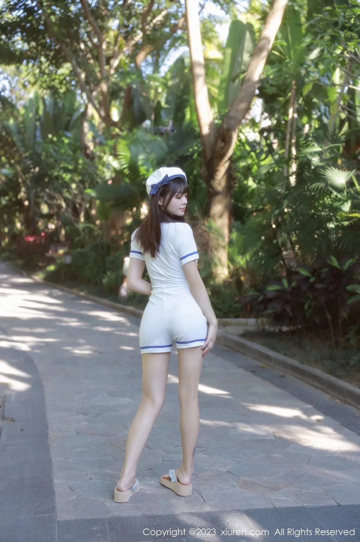 XiuRen第6686期_模特佘贝拉bella泳池性感白色海军服半脱秀完美身材诱惑写真67P