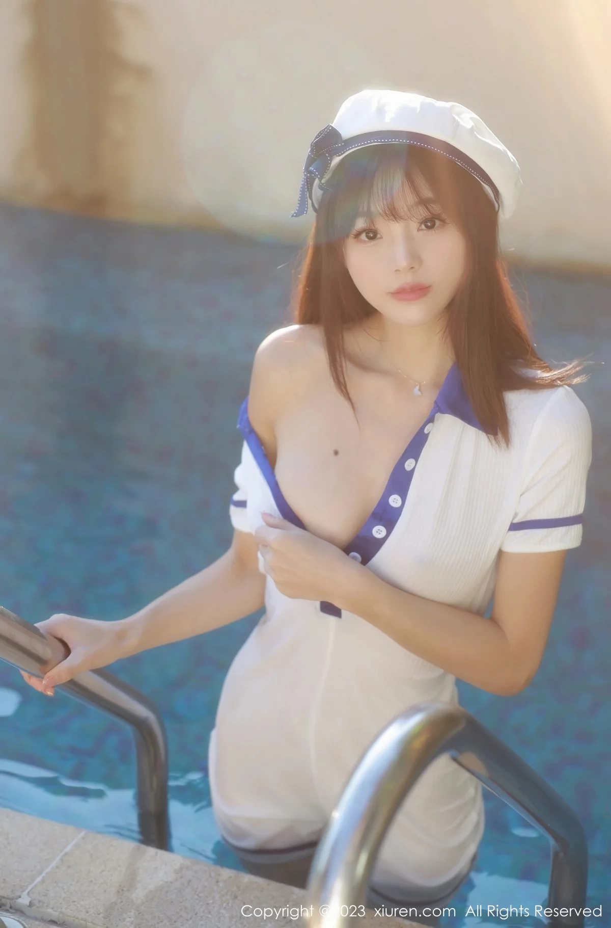 XiuRen第6686期_模特佘贝拉bella泳池性感白色海军服半脱秀完美身材诱惑写真67P