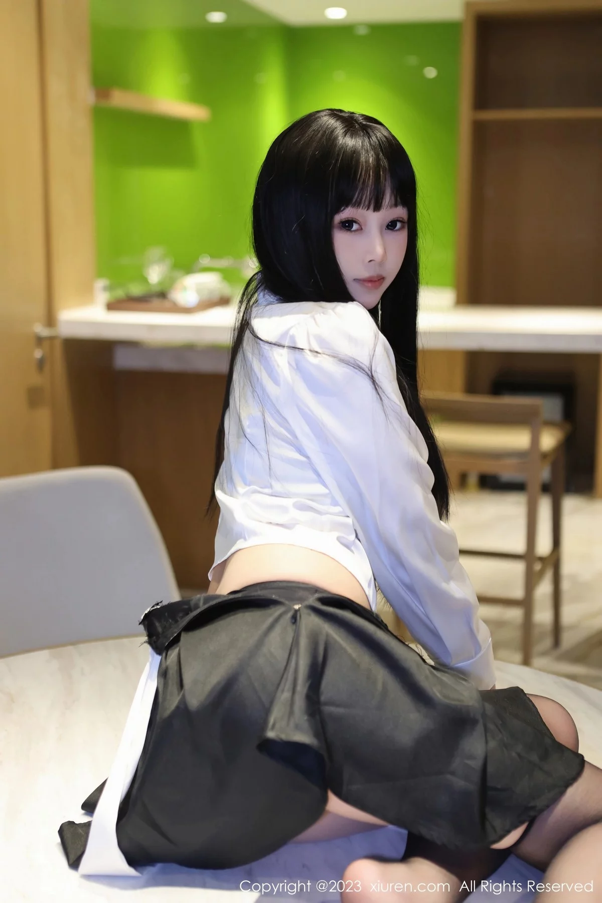 XiuRen第6685期_模特早川京子私房床上情趣捆绑半脱露黑色情趣内衣惹火诱惑写真83P