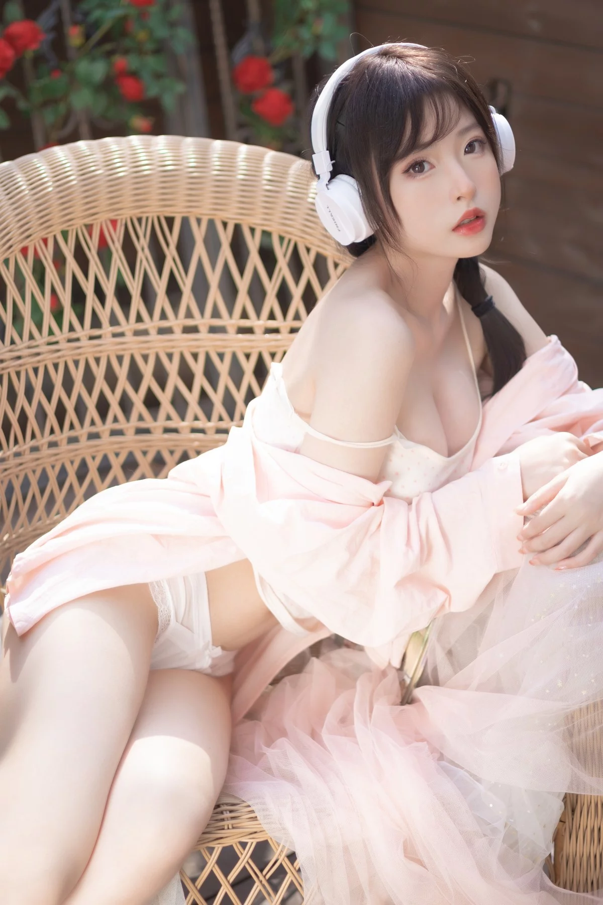 性感尤物清水由乃麻花少女主题性感吊带上衣配牛仔短裤半脱秀完美身材诱惑写真70P