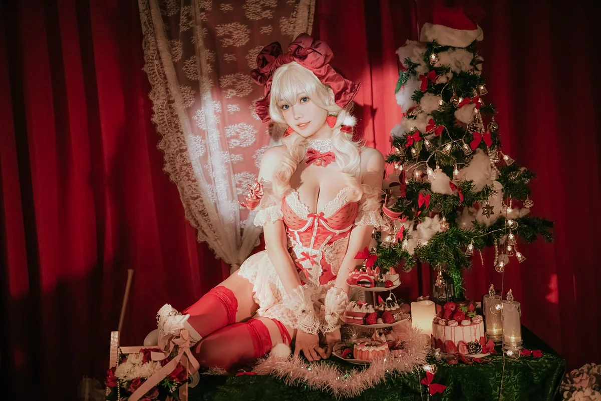 Coser妹子Ely_eee草莓蛋糕少女主题性感圣诞女郎服饰红色连体内衣完美诱惑写真33P