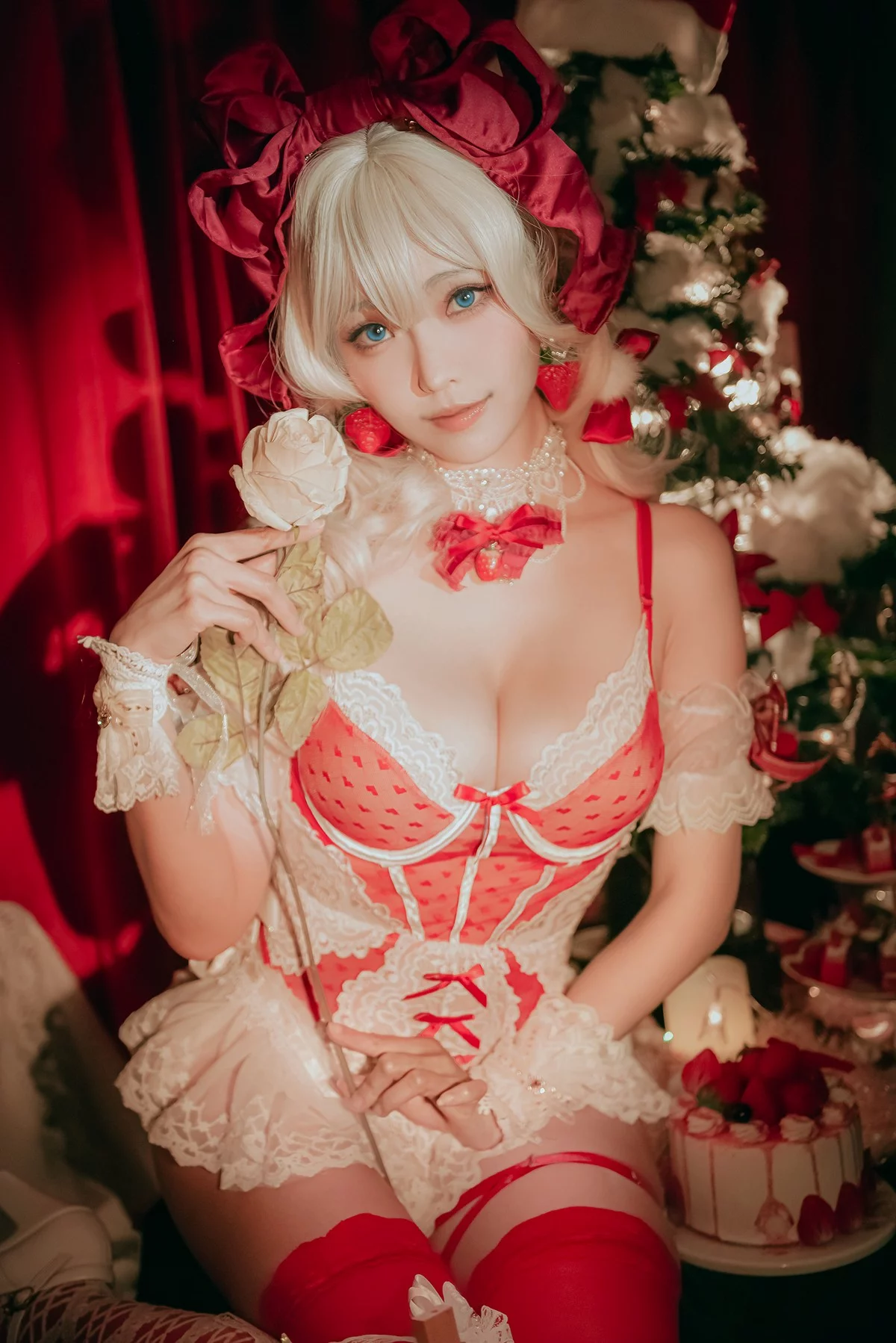 Coser妹子Ely_eee草莓蛋糕少女主题性感圣诞女郎服饰红色连体内衣完美诱惑写真33P
