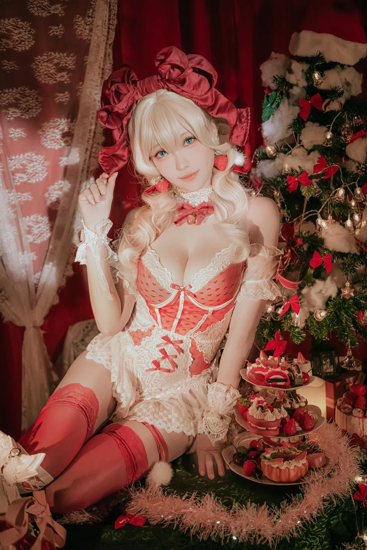 Coser妹子Ely_eee草莓蛋糕少女主题性感圣诞女郎服饰红色连体内衣完美诱惑写真33P