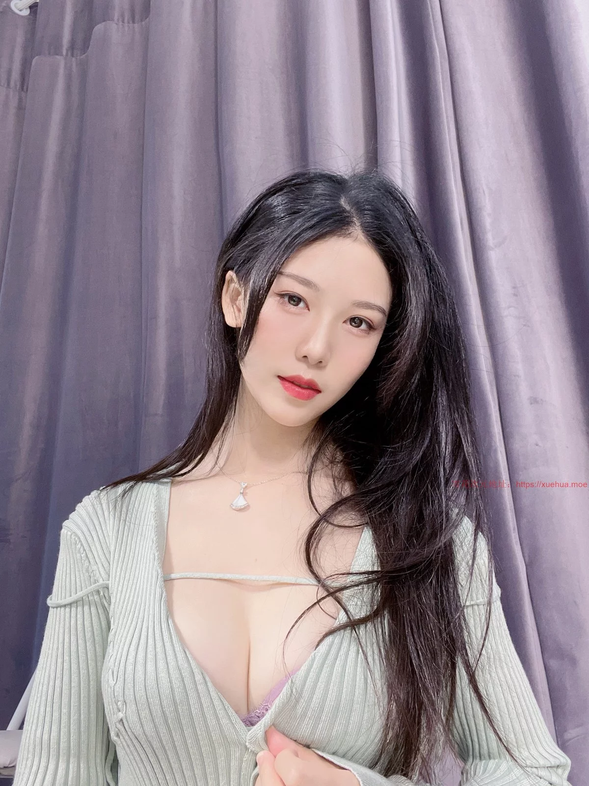 微博人气Coser利世绿茶主题性感绿色针织上衣半脱露紫色蕾丝内衣迷人诱惑写真37P