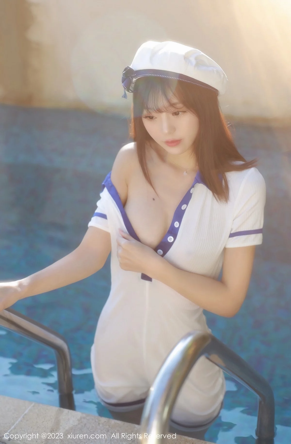 XiuRen第6686期_模特佘贝拉bella泳池性感白色海军服半脱秀完美身材诱惑写真67P