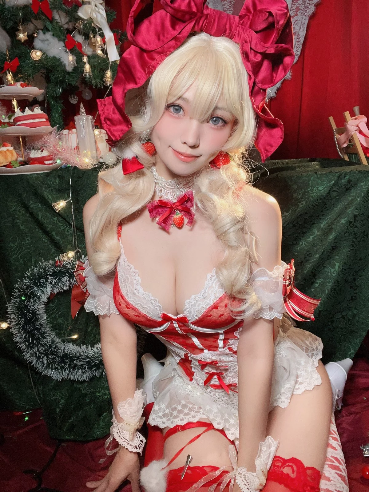 Coser妹子Ely_eee草莓蛋糕少女主题性感圣诞女郎服饰红色连体内衣完美诱惑写真33P