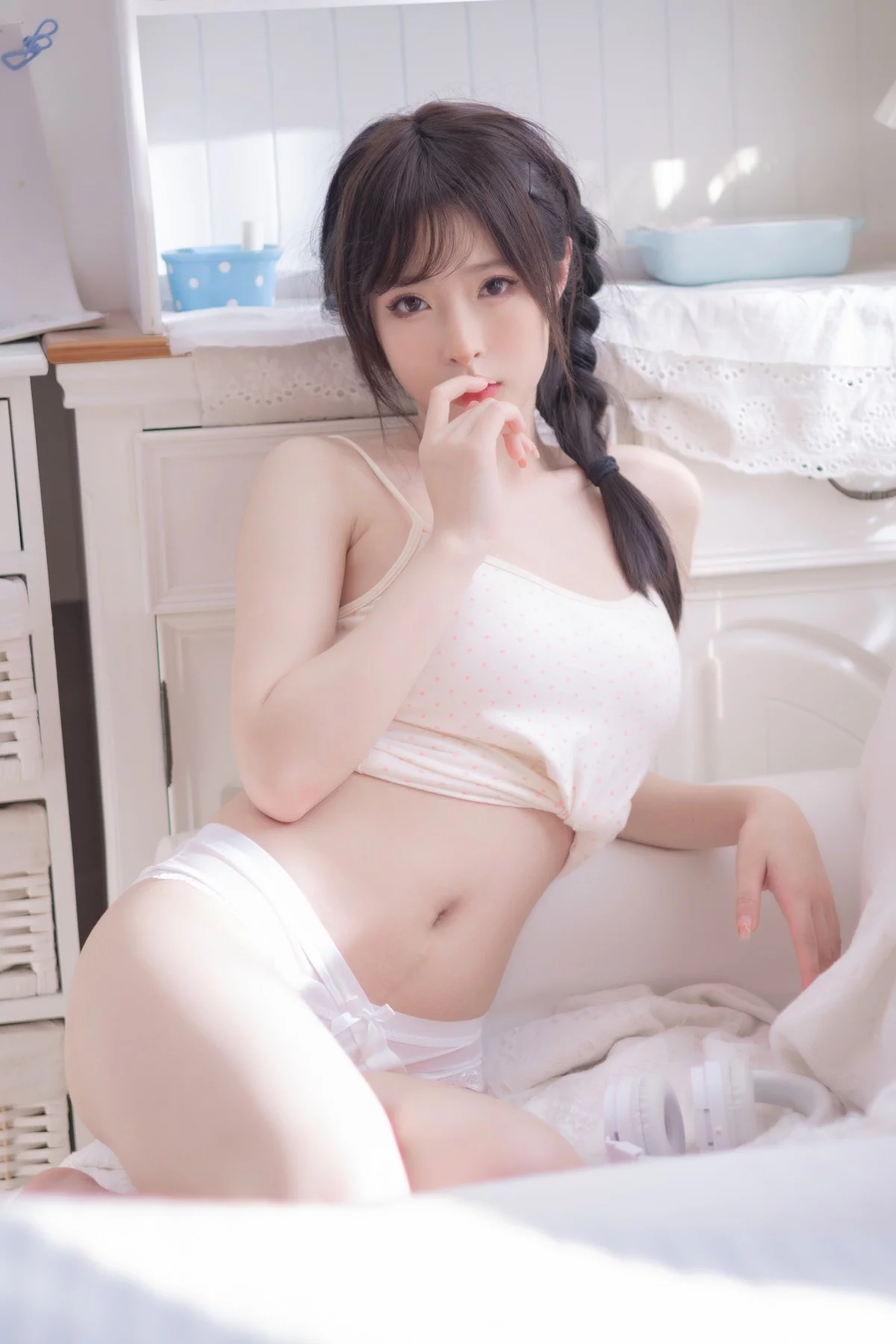 性感尤物清水由乃麻花少女主题性感吊带上衣配牛仔短裤半脱秀完美身材诱惑写真70P
