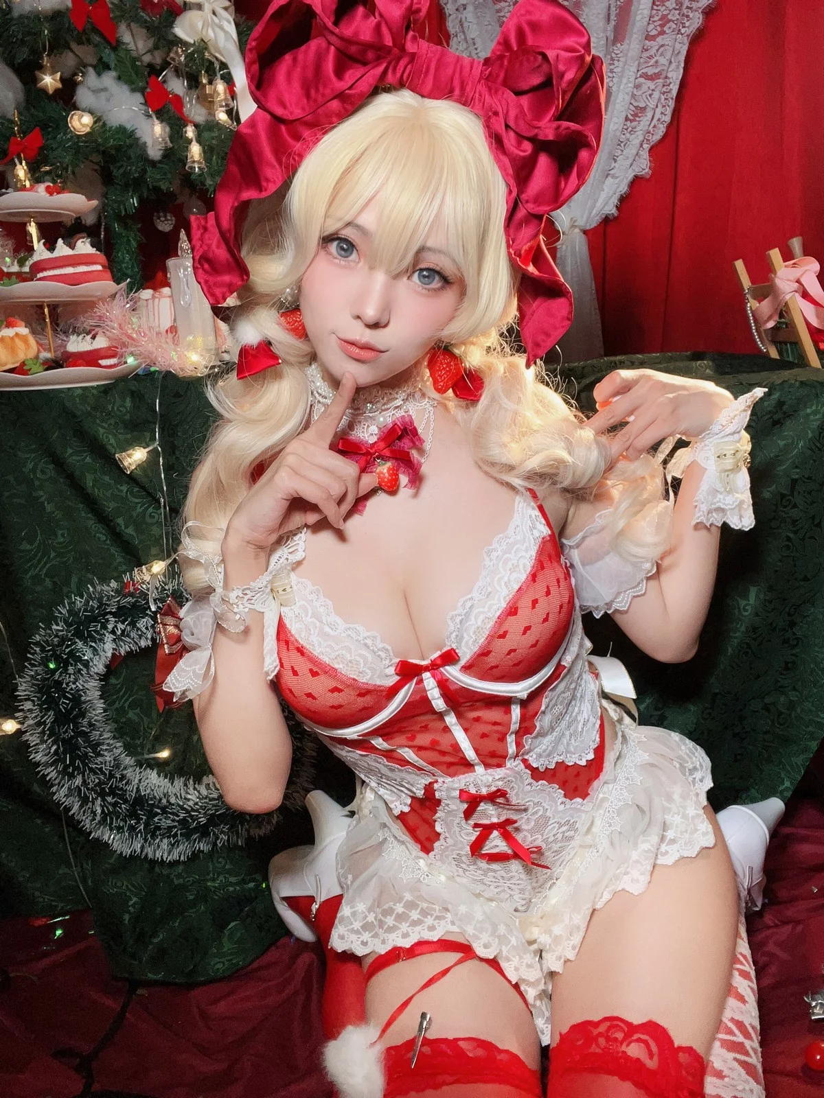 Coser妹子Ely_eee草莓蛋糕少女主题性感圣诞女郎服饰红色连体内衣完美诱惑写真33P