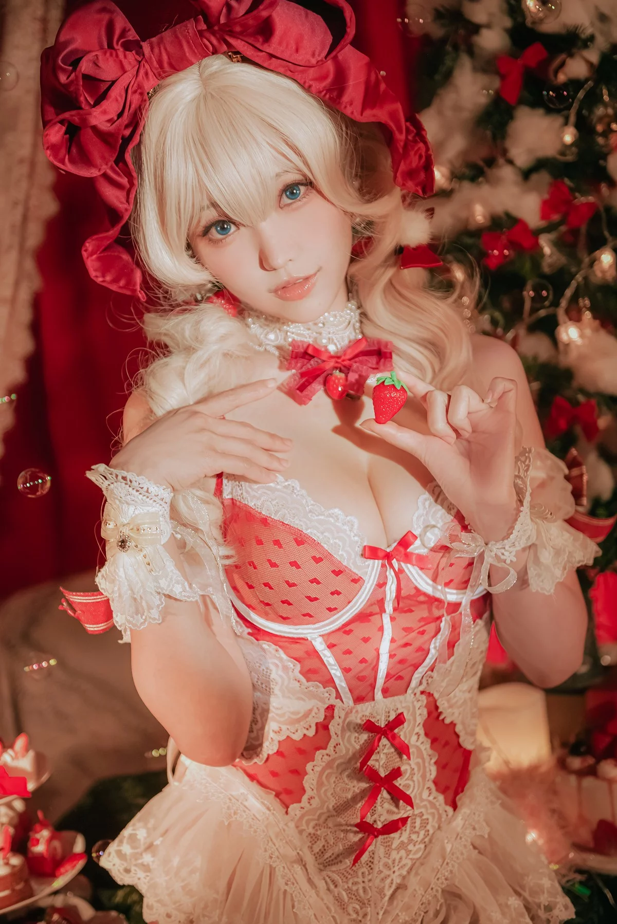 Coser妹子Ely_eee草莓蛋糕少女主题性感圣诞女郎服饰红色连体内衣完美诱惑写真33P