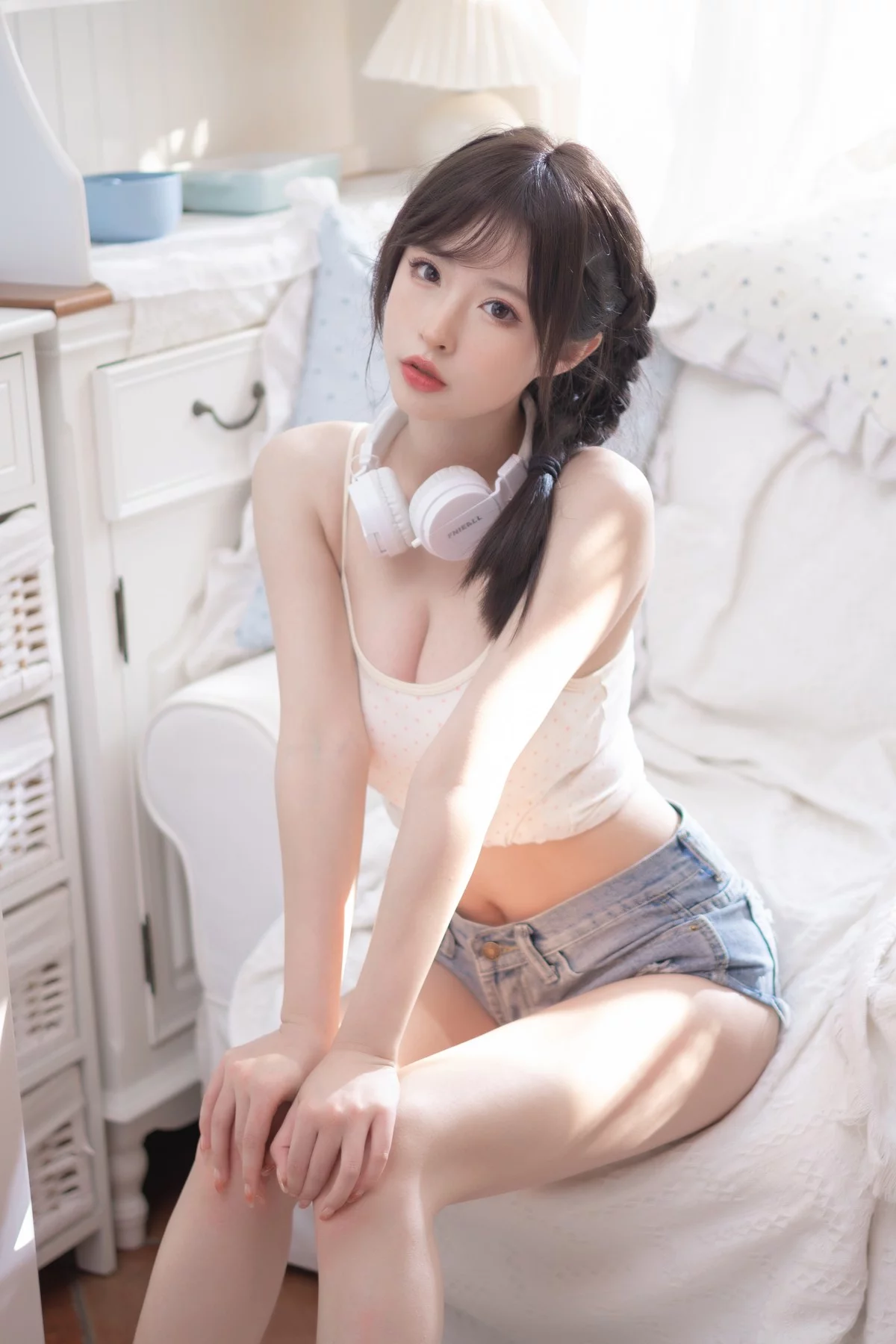 性感尤物清水由乃麻花少女主题性感吊带上衣配牛仔短裤半脱秀完美身材诱惑写真70P