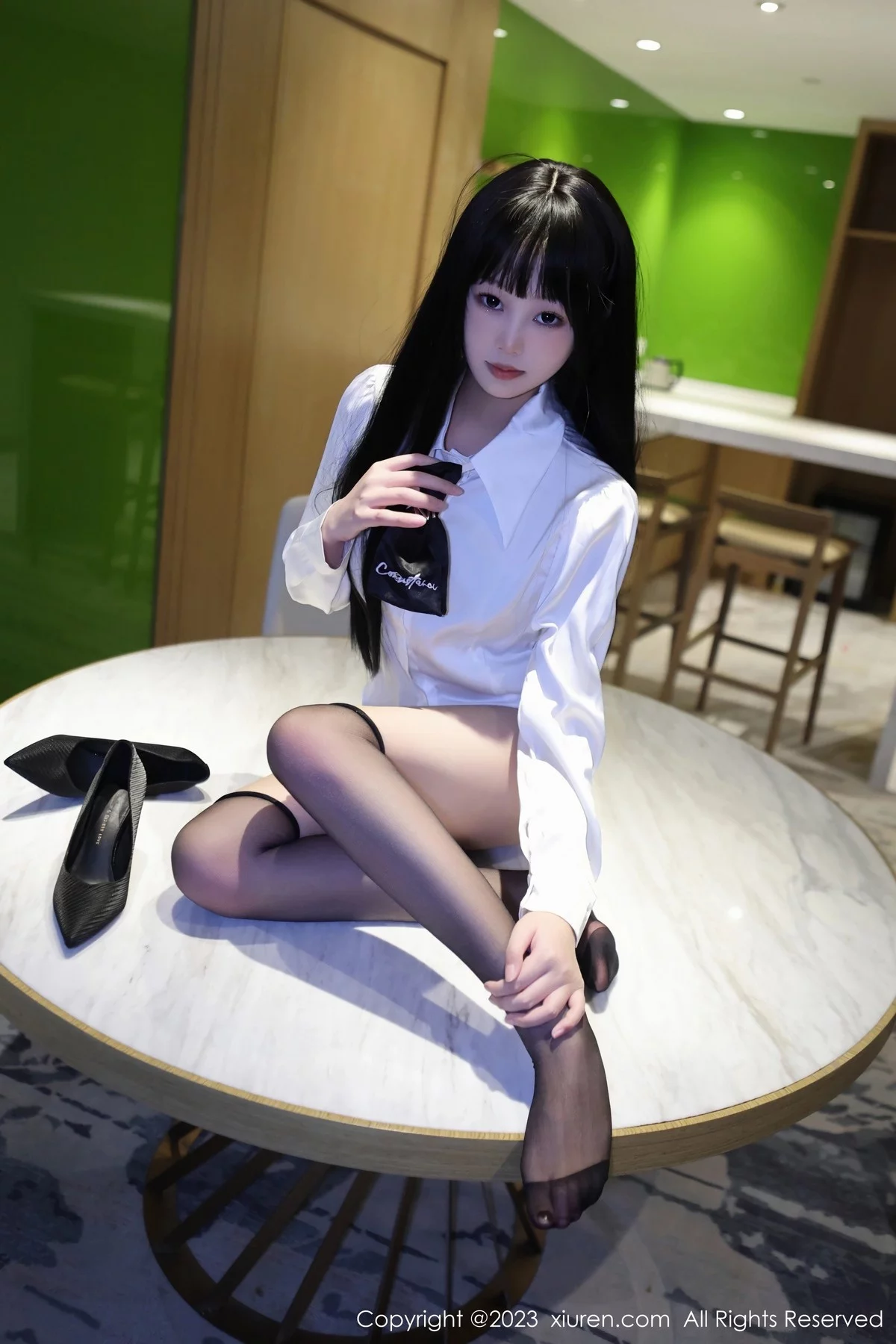 XiuRen第6685期_模特早川京子私房床上情趣捆绑半脱露黑色情趣内衣惹火诱惑写真83P