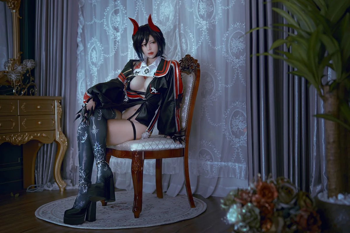 网络美女PingPing-Ulrich von Hutten主题性感带子情趣服饰秀油亮肌肤诱惑写真45P
