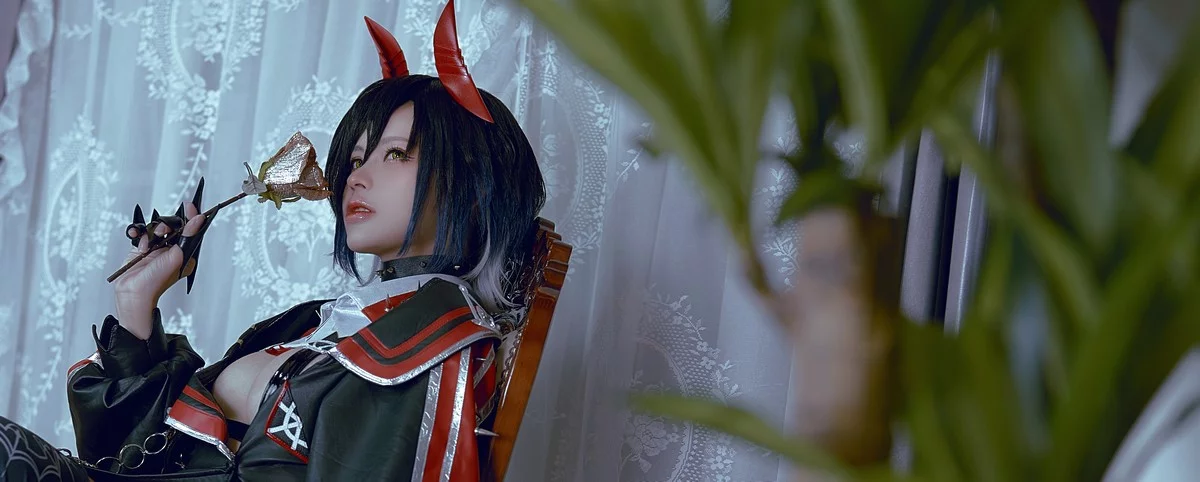 网络美女PingPing-Ulrich von Hutten主题性感带子情趣服饰秀油亮肌肤诱惑写真45P