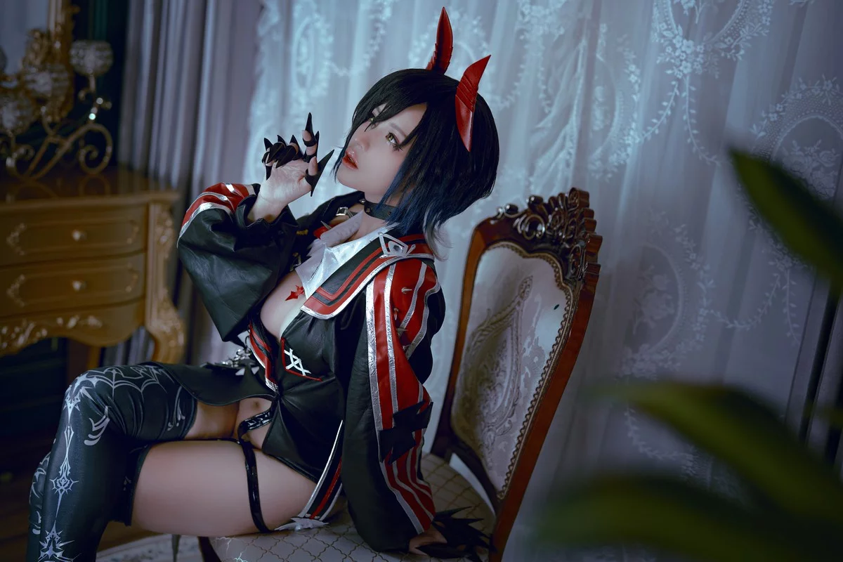 网络美女PingPing-Ulrich von Hutten主题性感带子情趣服饰秀油亮肌肤诱惑写真45P