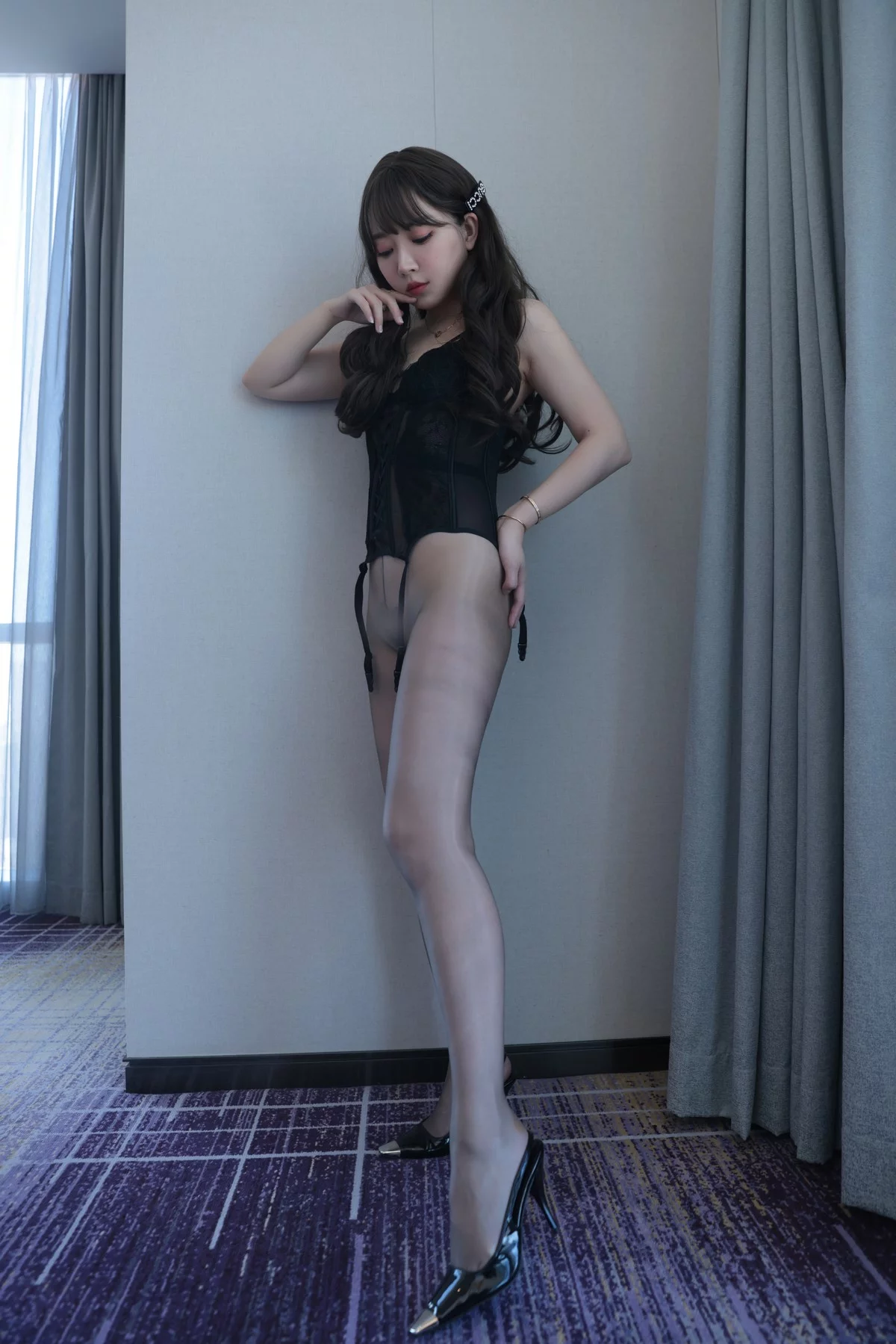 斗鱼主播小女巫露娜秋秋主题脱外衣露性感黑色蕾丝内衣配灰丝袜秀翘臀诱惑写真98P