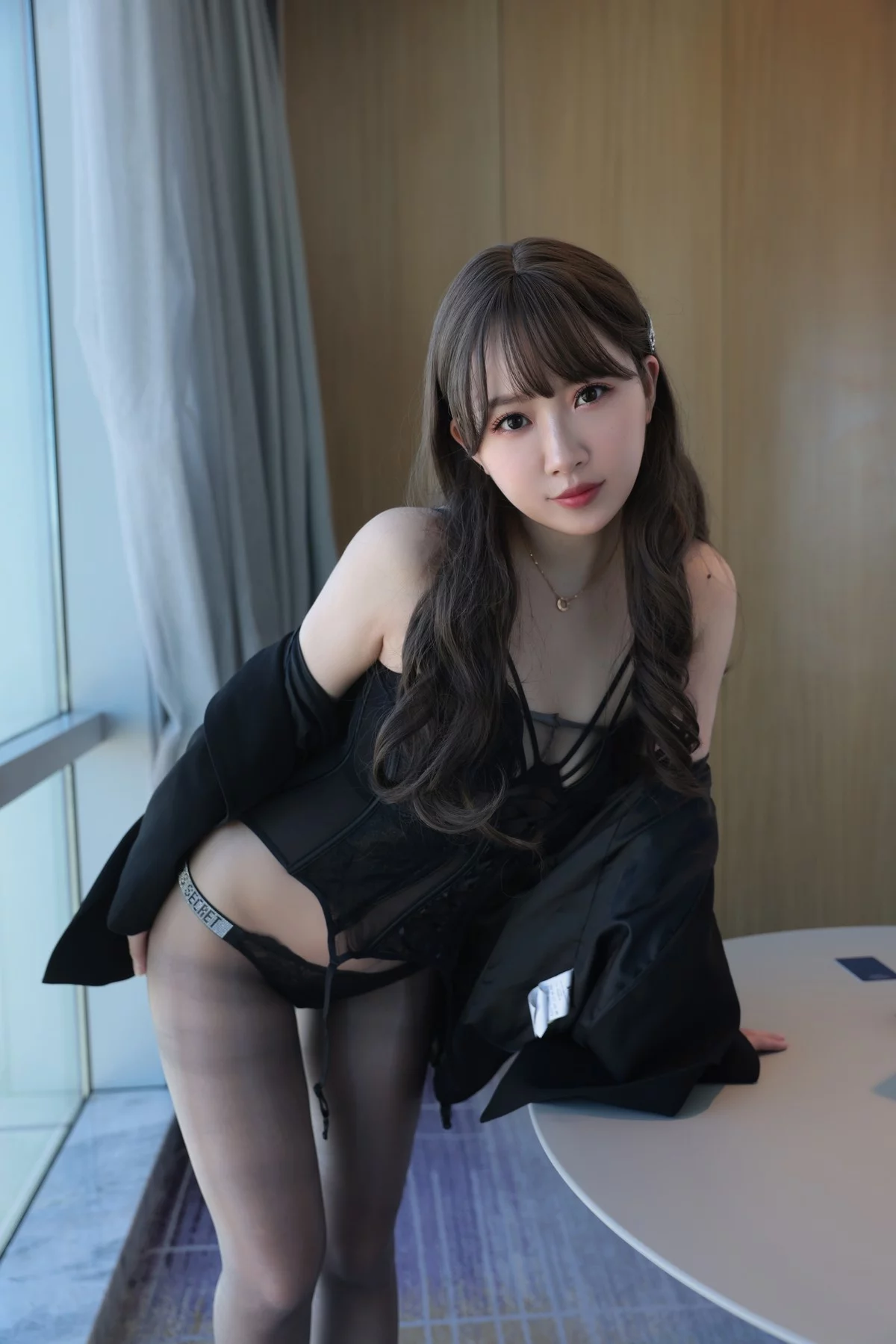 斗鱼主播小女巫露娜秋秋主题脱外衣露性感黑色蕾丝内衣配灰丝袜秀翘臀诱惑写真98P
