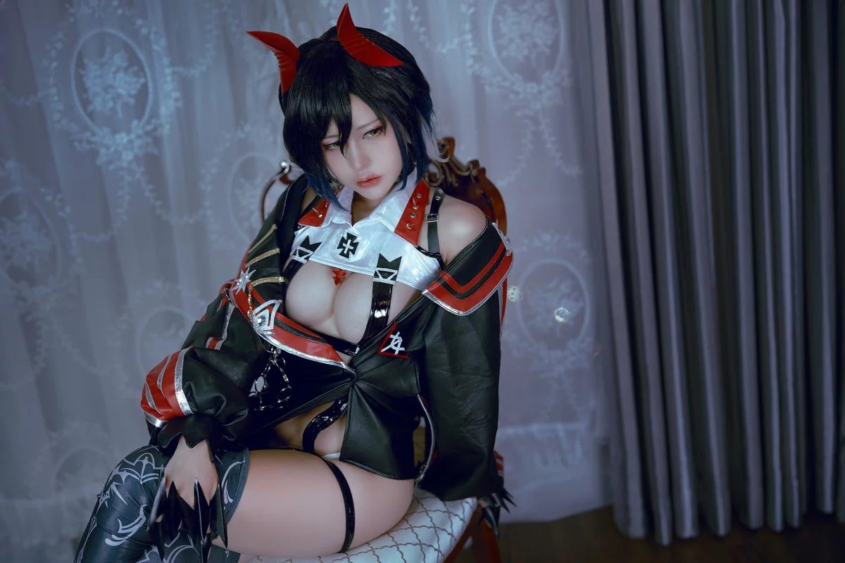 网络美女PingPing-Ulrich von Hutten主题性感带子情趣服饰秀油亮肌肤诱惑写真45P