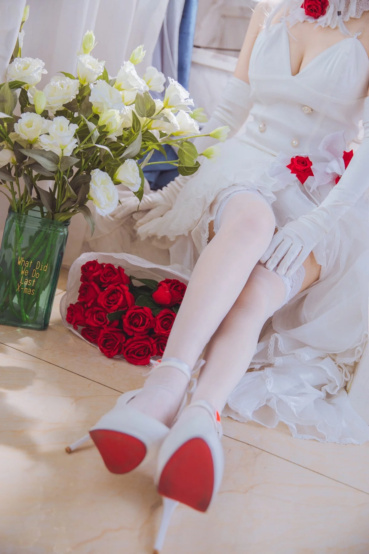 Cosplay美女日奈娇G36C礼服主题性感白色礼裙配白色蕾丝吊袜秀美腿诱惑写真40P