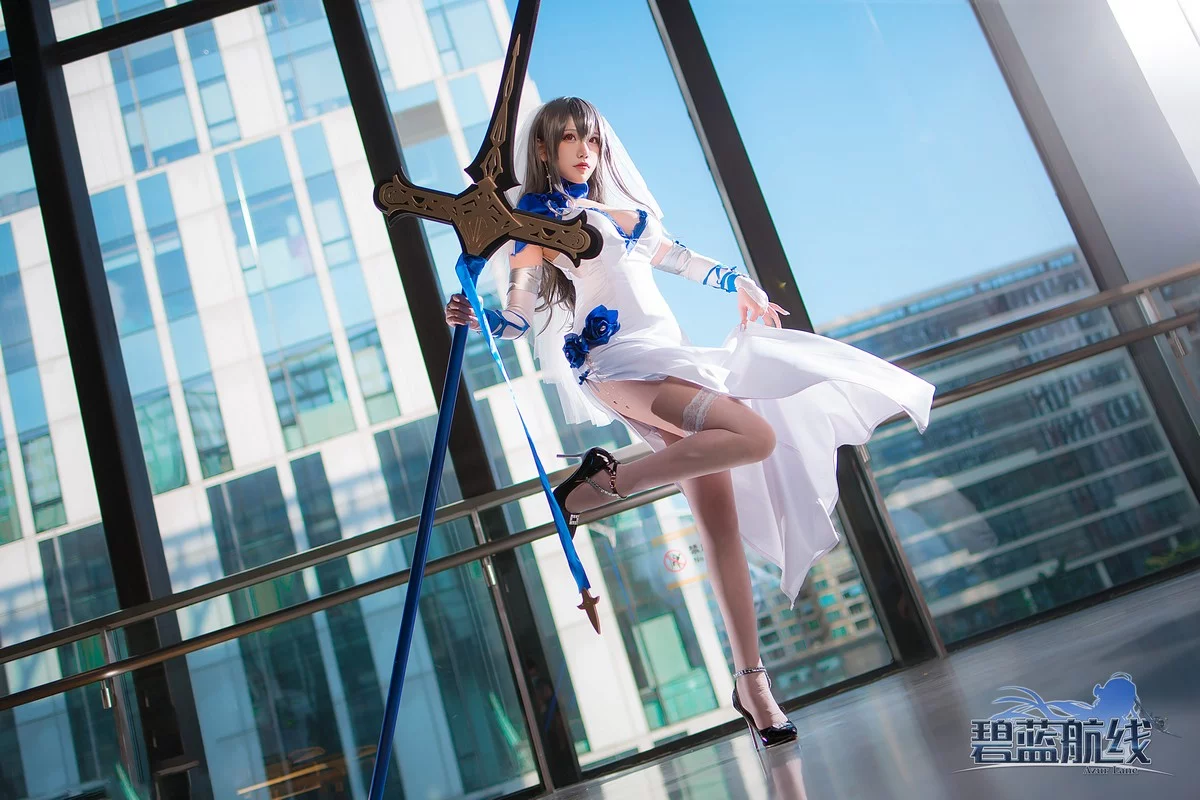 知名主播天夫人-Azur Lane Saint Louis主题白色紧身礼裙配白丝袜秀美腿诱惑写真46P
