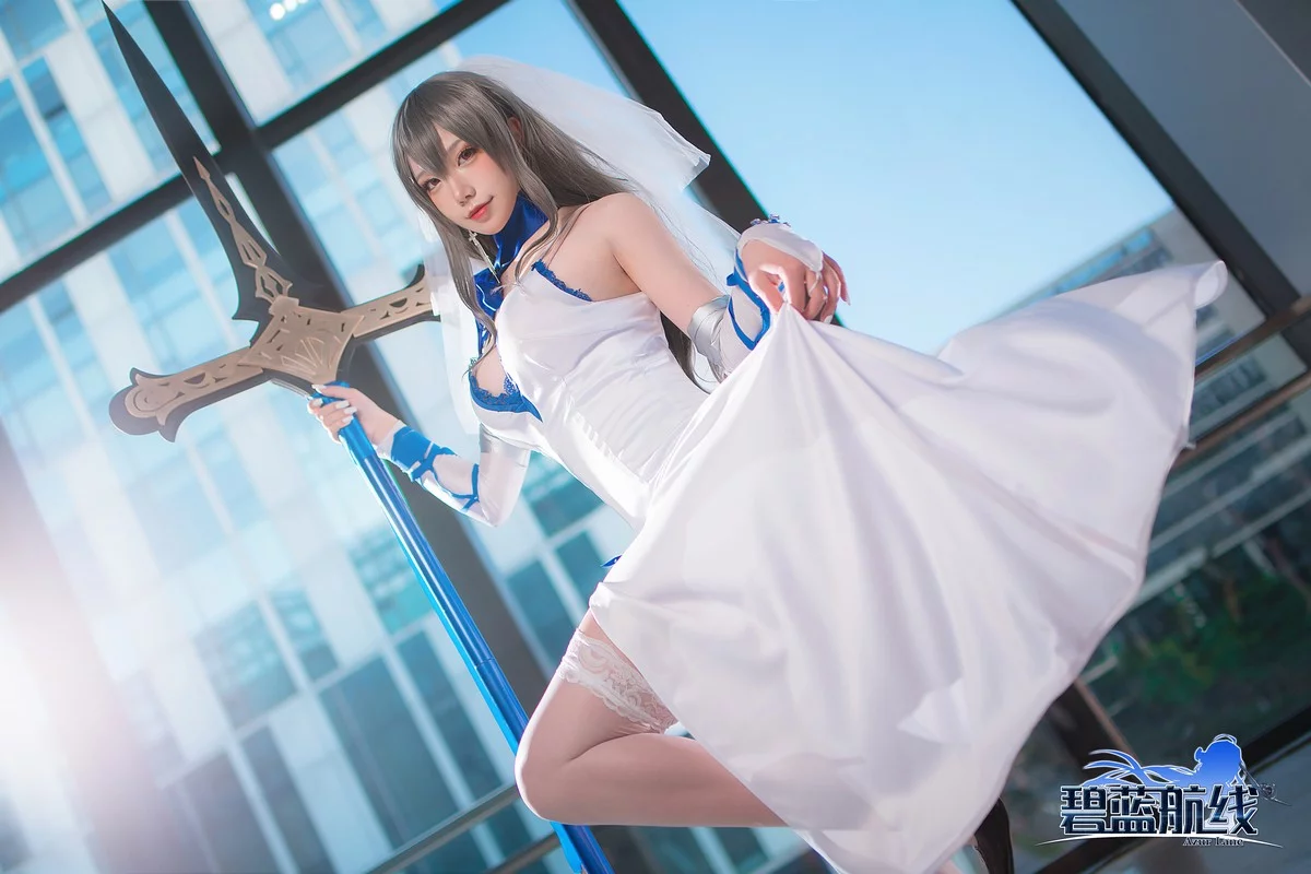 知名主播天夫人-Azur Lane Saint Louis主题白色紧身礼裙配白丝袜秀美腿诱惑写真46P