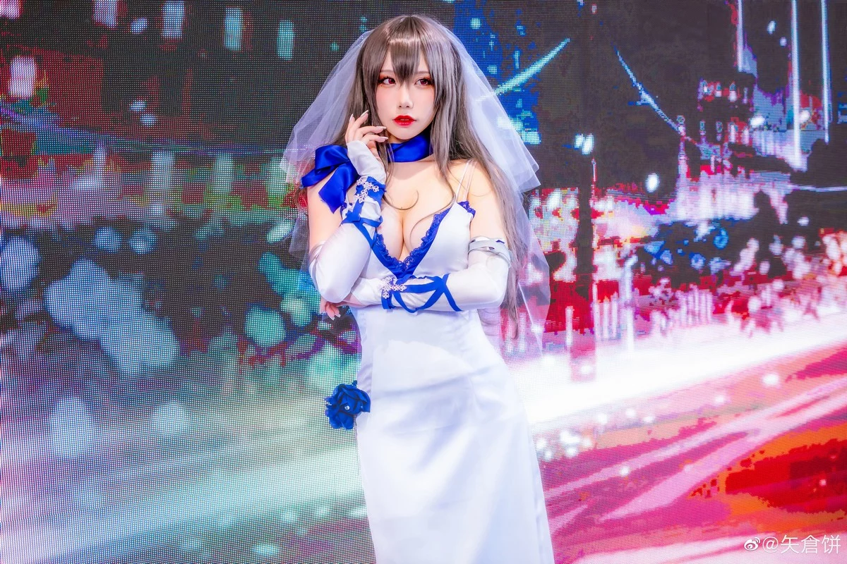 知名主播天夫人-Azur Lane Saint Louis主题白色紧身礼裙配白丝袜秀美腿诱惑写真46P
