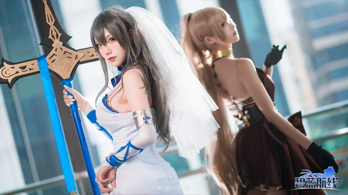 知名主播天夫人-Azur Lane Saint Louis主题白色紧身礼裙配白丝袜秀美腿诱惑写真46P