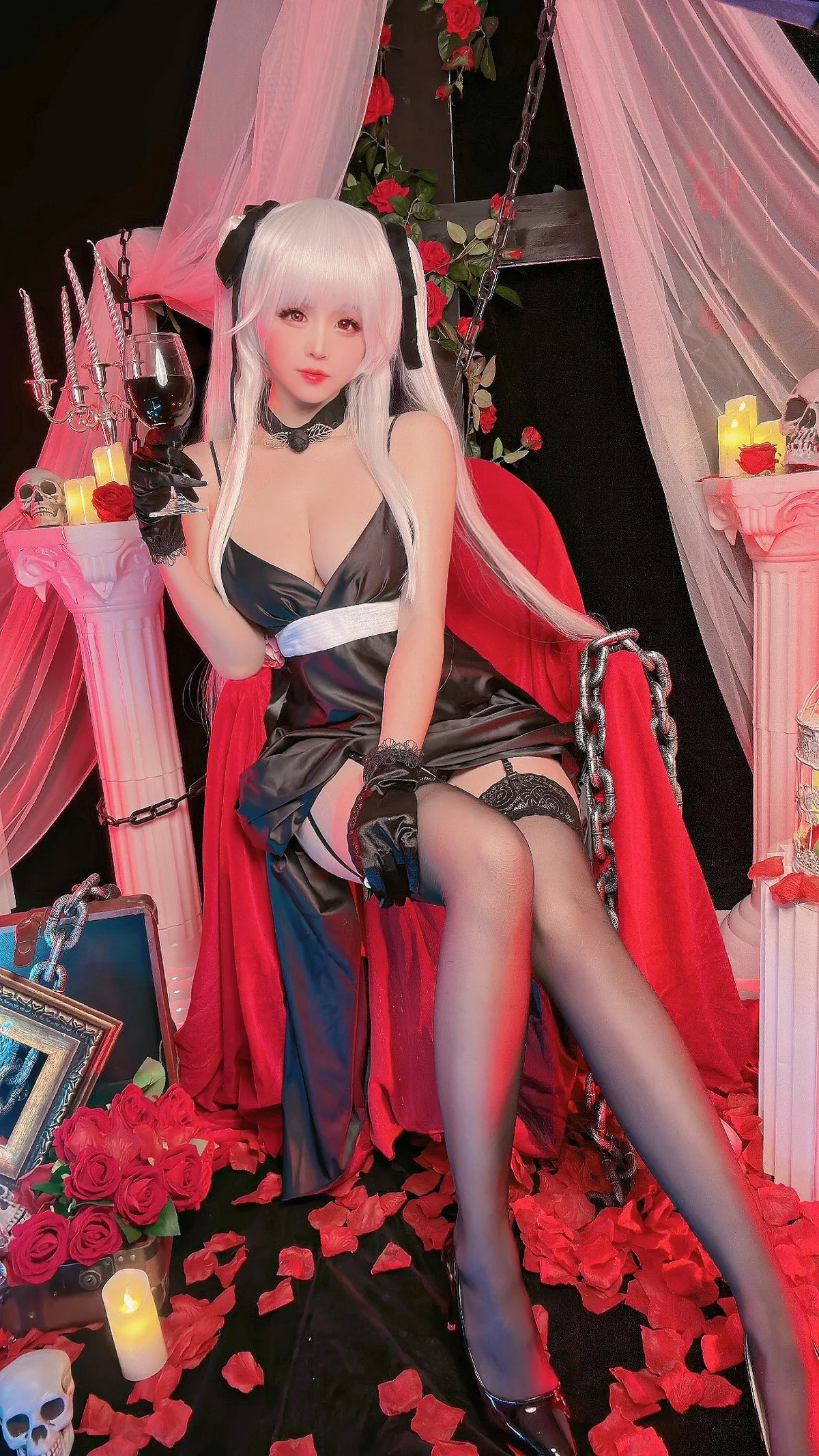 网络美女miko酱ww雾枝主题性感黑色低胸礼裙配黑丝袜秀完美身材迷人诱惑写真41P