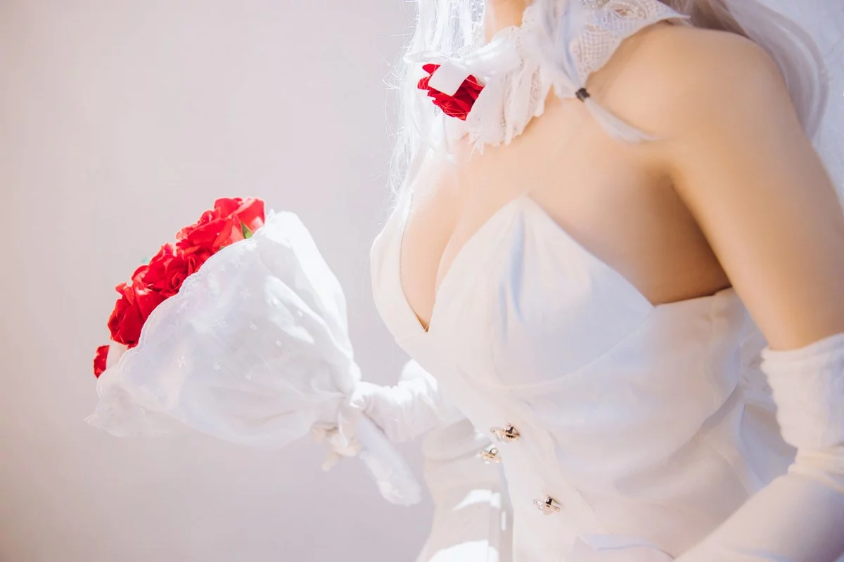 Cosplay美女日奈娇G36C礼服主题性感白色礼裙配白色蕾丝吊袜秀美腿诱惑写真40P
