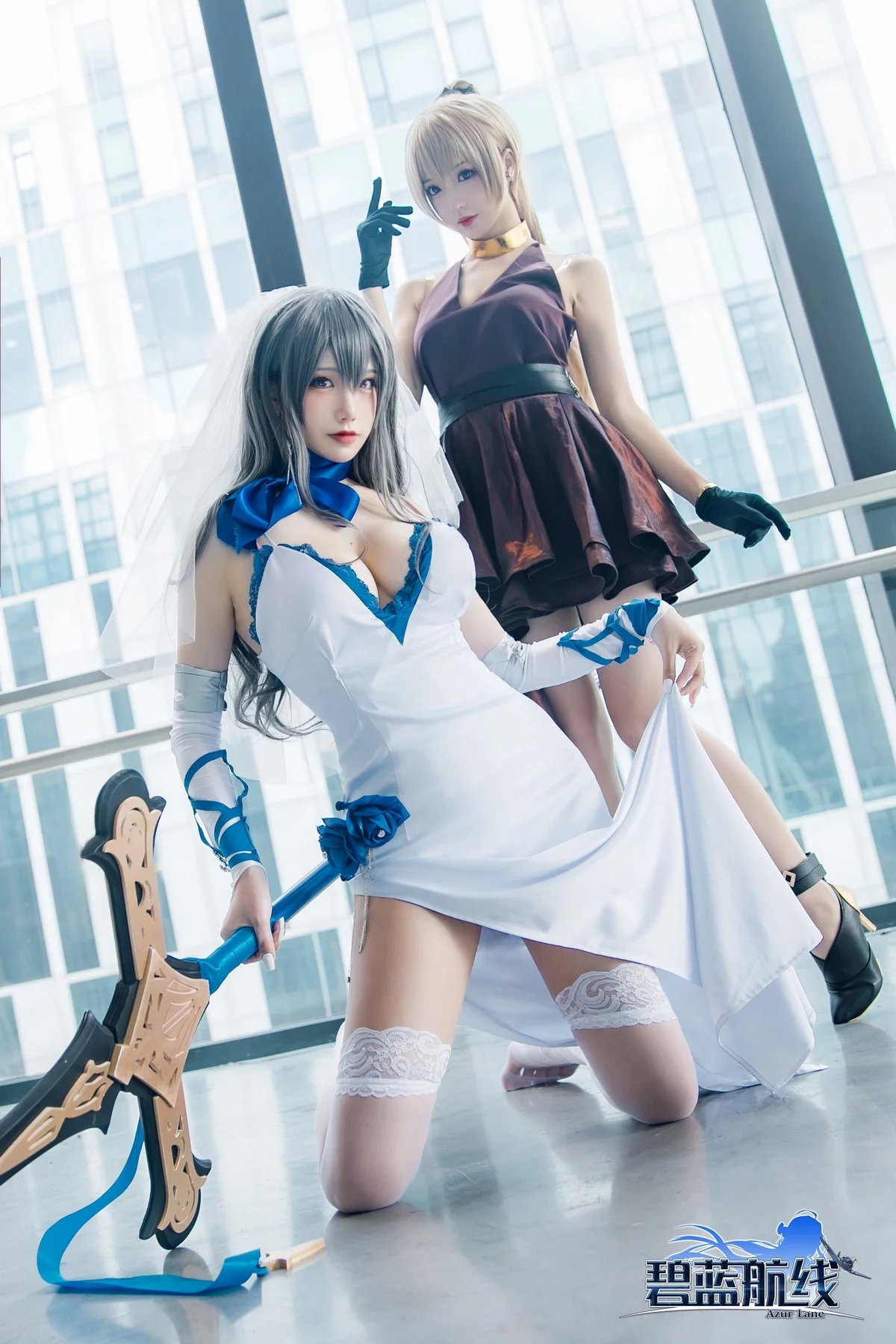 知名主播天夫人-Azur Lane Saint Louis主题白色紧身礼裙配白丝袜秀美腿诱惑写真46P