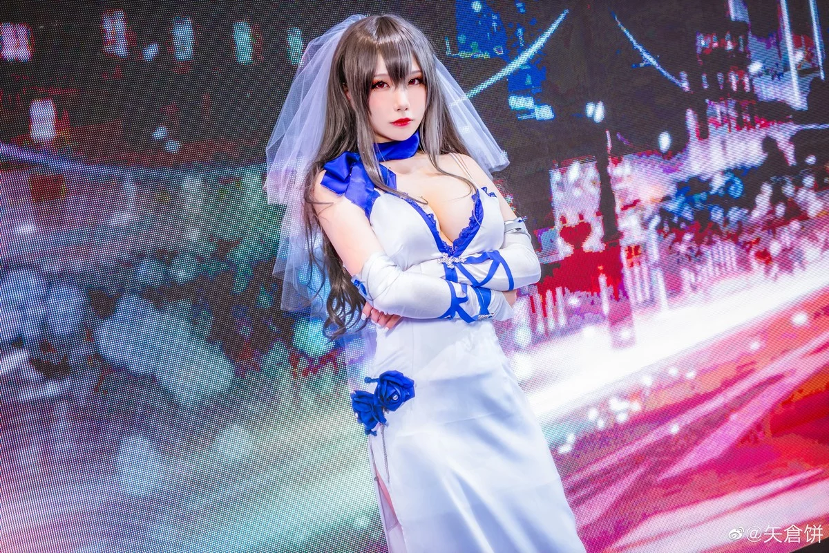 知名主播天夫人-Azur Lane Saint Louis主题白色紧身礼裙配白丝袜秀美腿诱惑写真46P