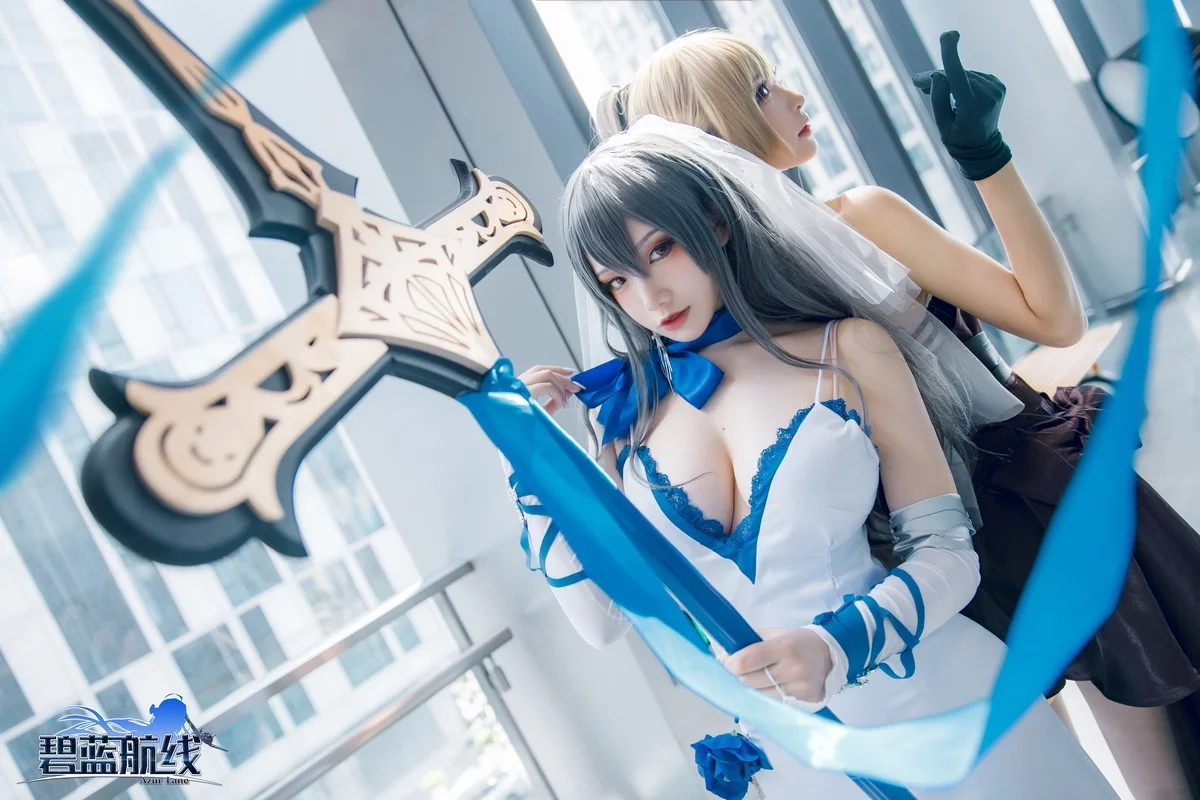 知名主播天夫人-Azur Lane Saint Louis主题白色紧身礼裙配白丝袜秀美腿诱惑写真46P