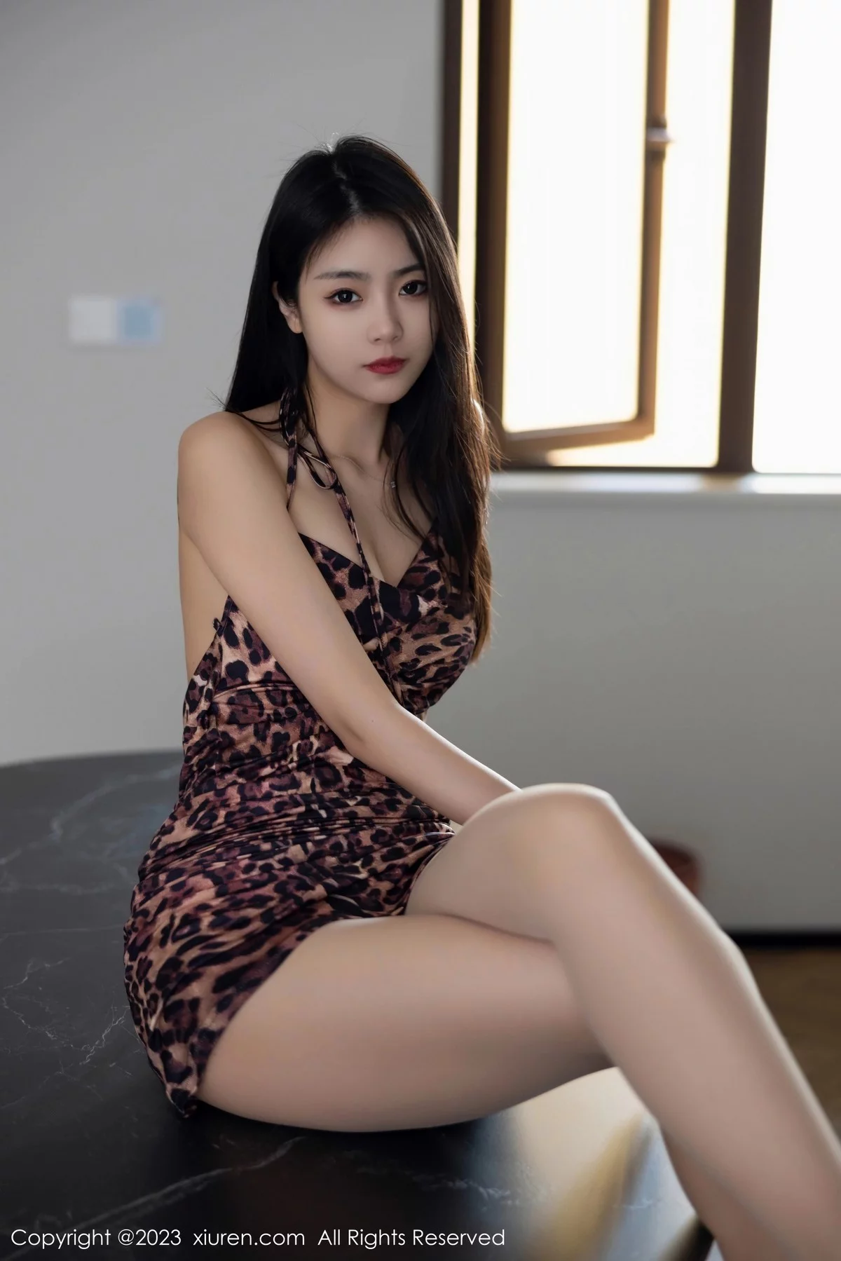 XiuRen第6703期_模特可乐Vicky性感豹纹连衣短裙配原色丝袜秀苗条身材迷人写真58P