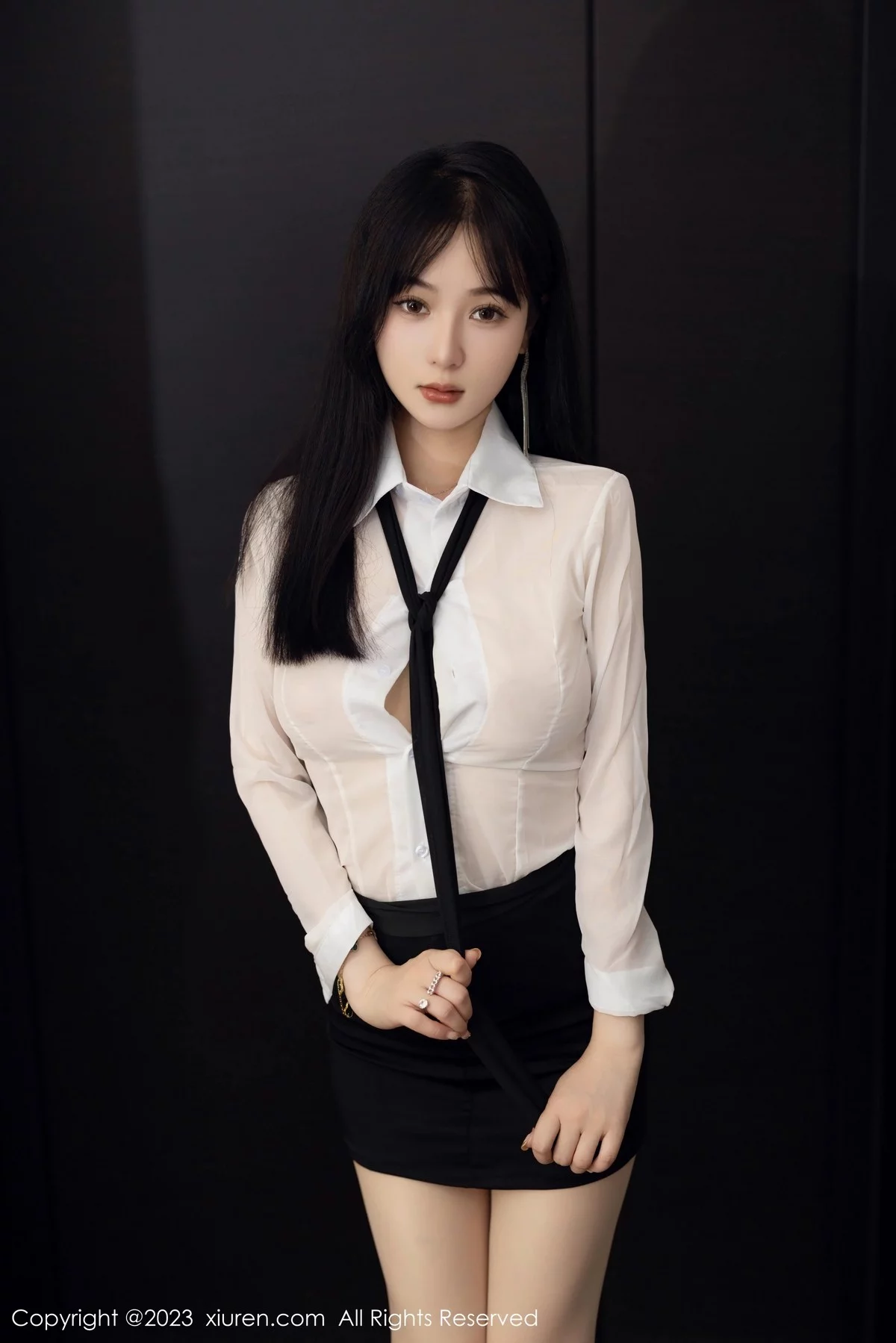 XiuRen第6710期_新人模特柚琪Rich性感白色轻透衣配黑短裙秀曼妙身姿诱惑写真74P
