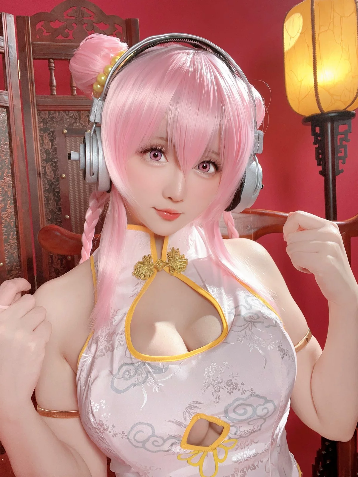 Coser小姐姐星之迟迟索尼子旗袍主题性感粉色情趣短旗袍秀翘臀美腿诱惑写真41P