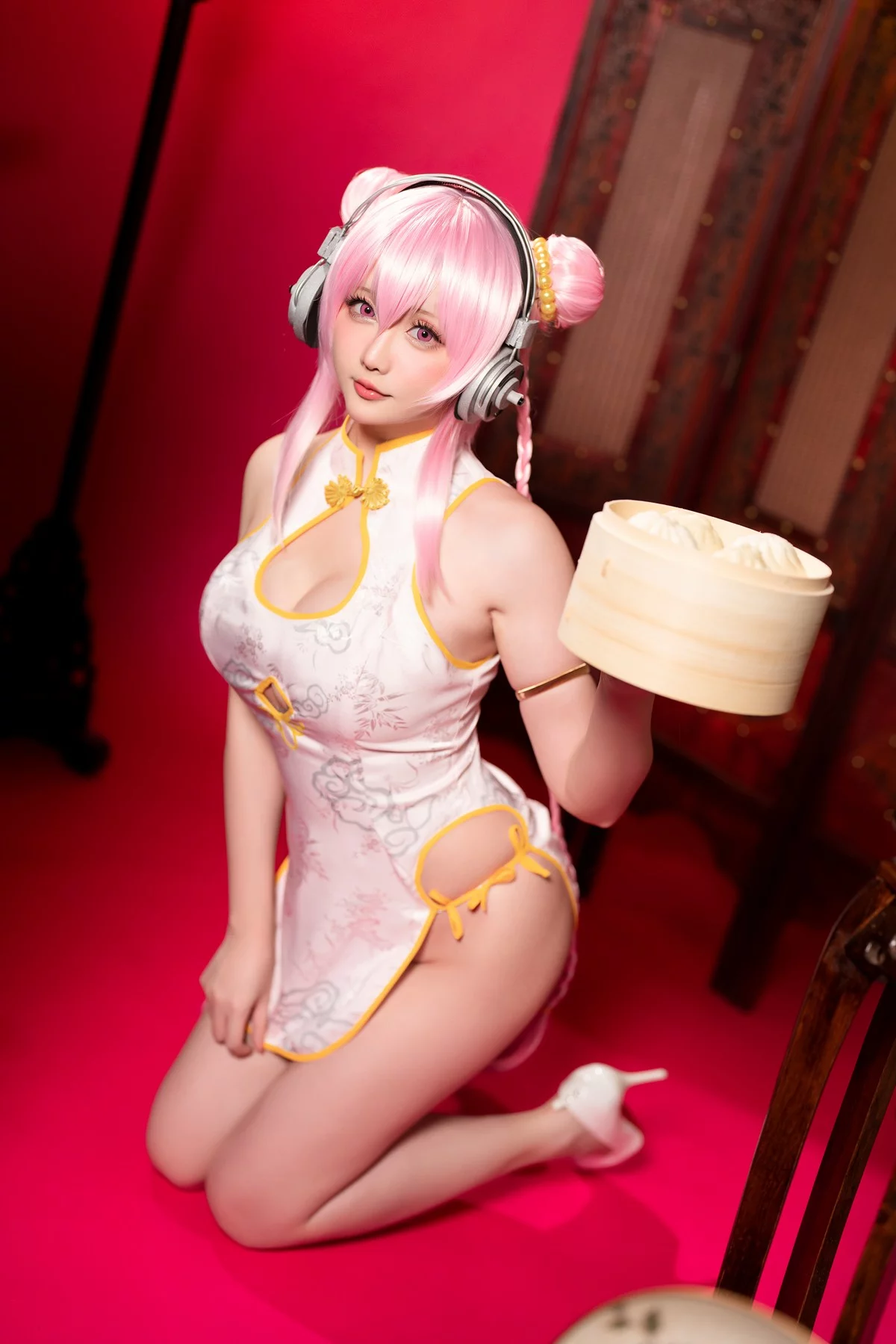 Coser小姐姐星之迟迟索尼子旗袍主题性感粉色情趣短旗袍秀翘臀美腿诱惑写真41P