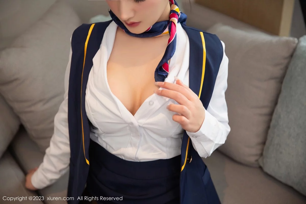 XiuRen第6714期_模特谭小灵性感空姐制服露暖灰色蕾丝内衣秀惹火身材诱惑写真76P
