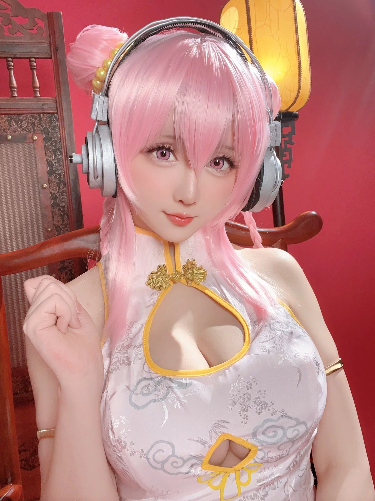 Coser小姐姐星之迟迟索尼子旗袍主题性感粉色情趣短旗袍秀翘臀美腿诱惑写真41P