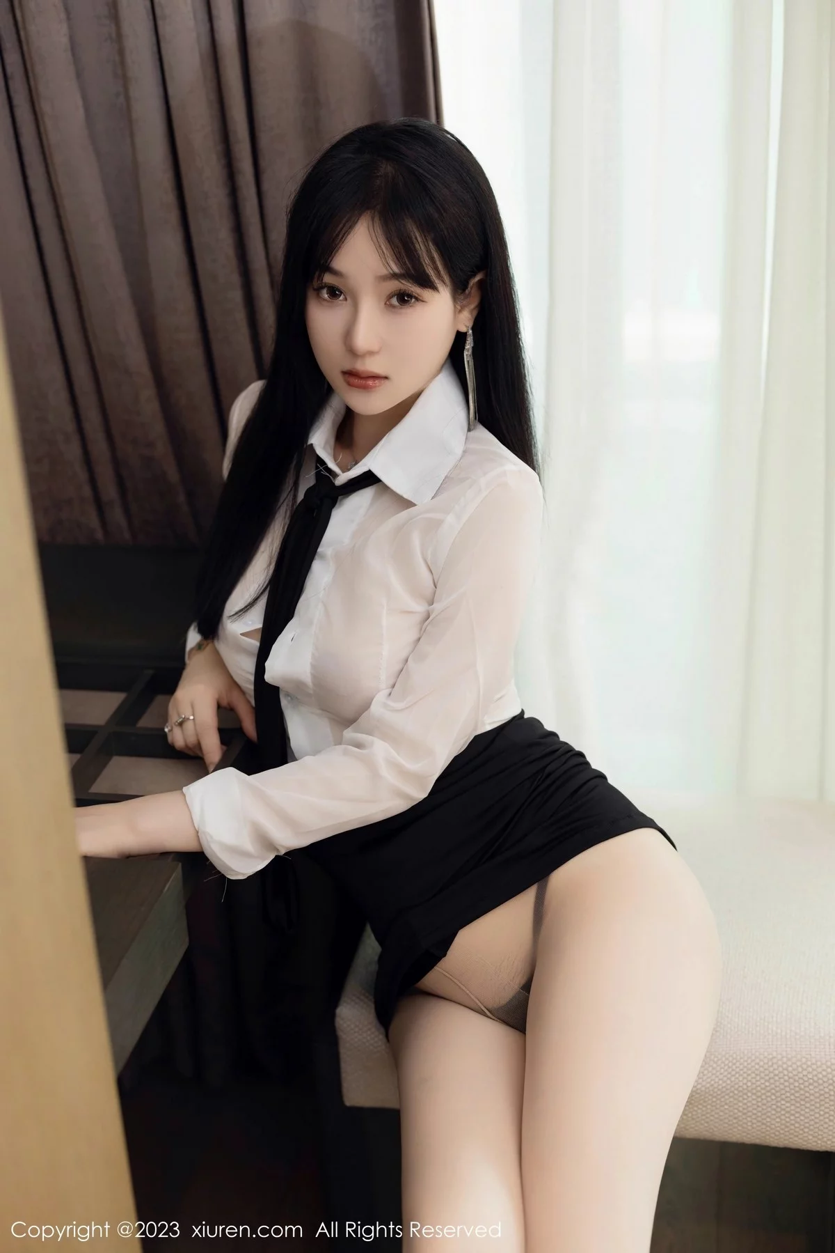 XiuRen第6710期_新人模特柚琪Rich性感白色轻透衣配黑短裙秀曼妙身姿诱惑写真74P